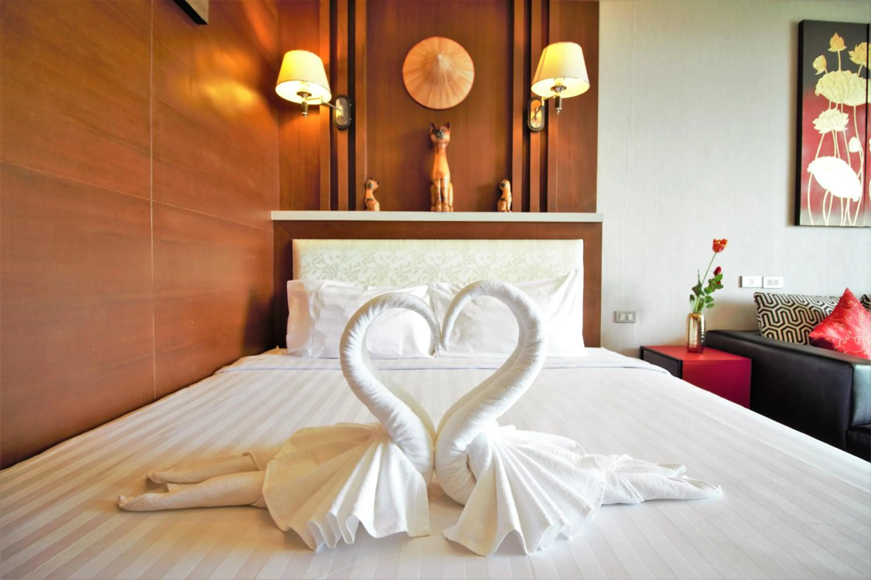 Photo of the whole room, Bed in Sea & Sky Karon Beach by PHR
