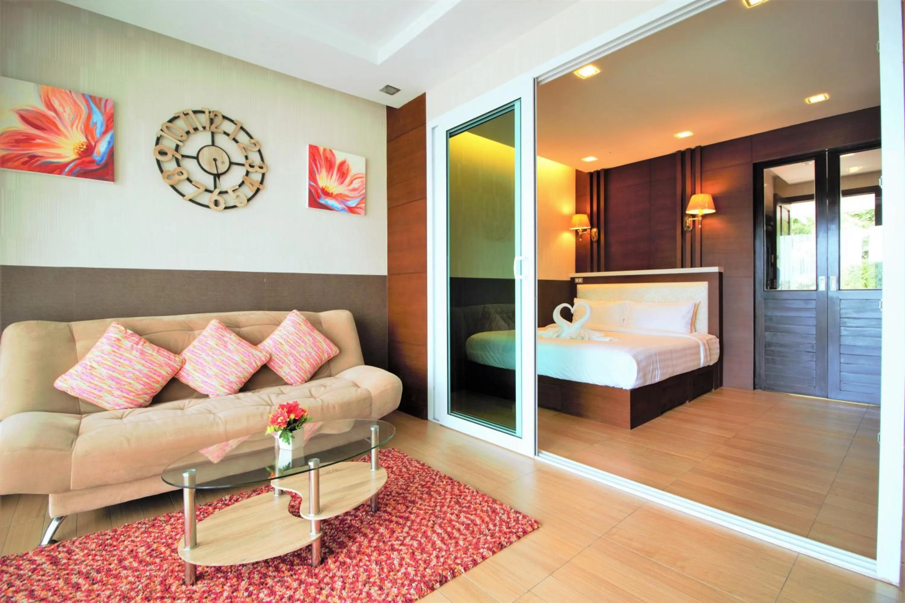 Living room, Bed in Sea & Sky Karon Beach by PHR