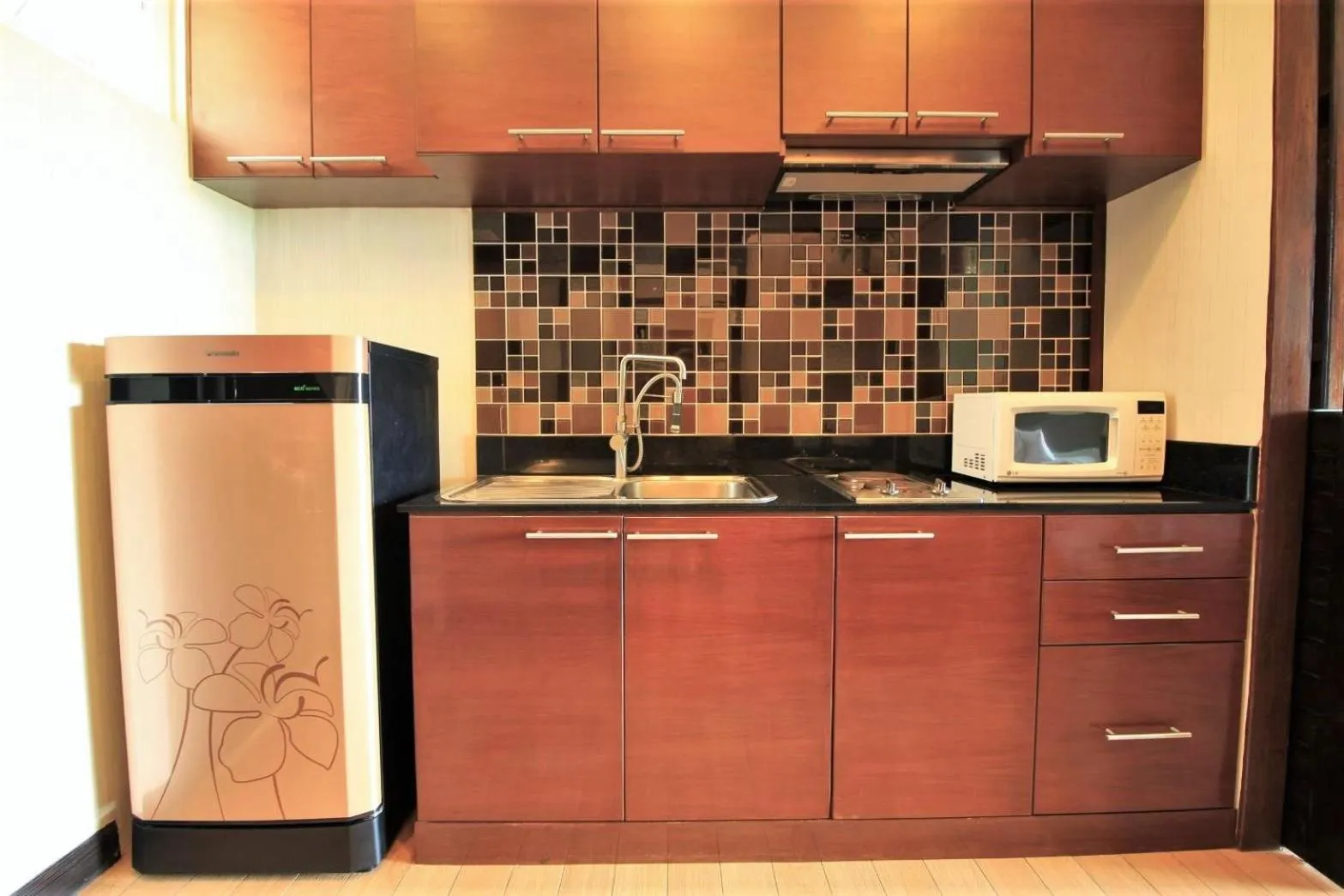 Kitchen or kitchenette, Kitchen/Kitchenette in Sea & Sky Karon Beach by PHR