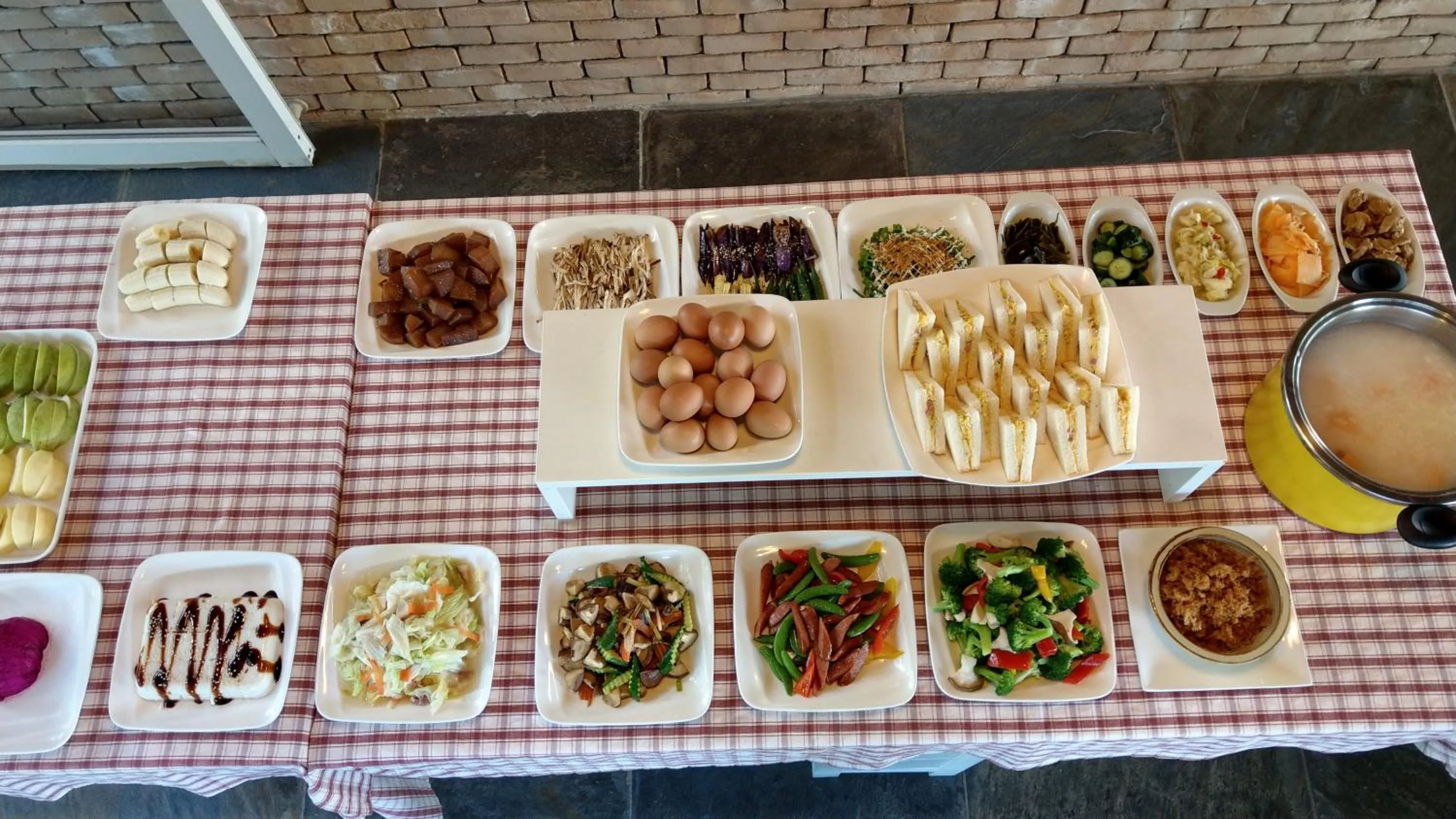 Buffet breakfast in View on View B&B