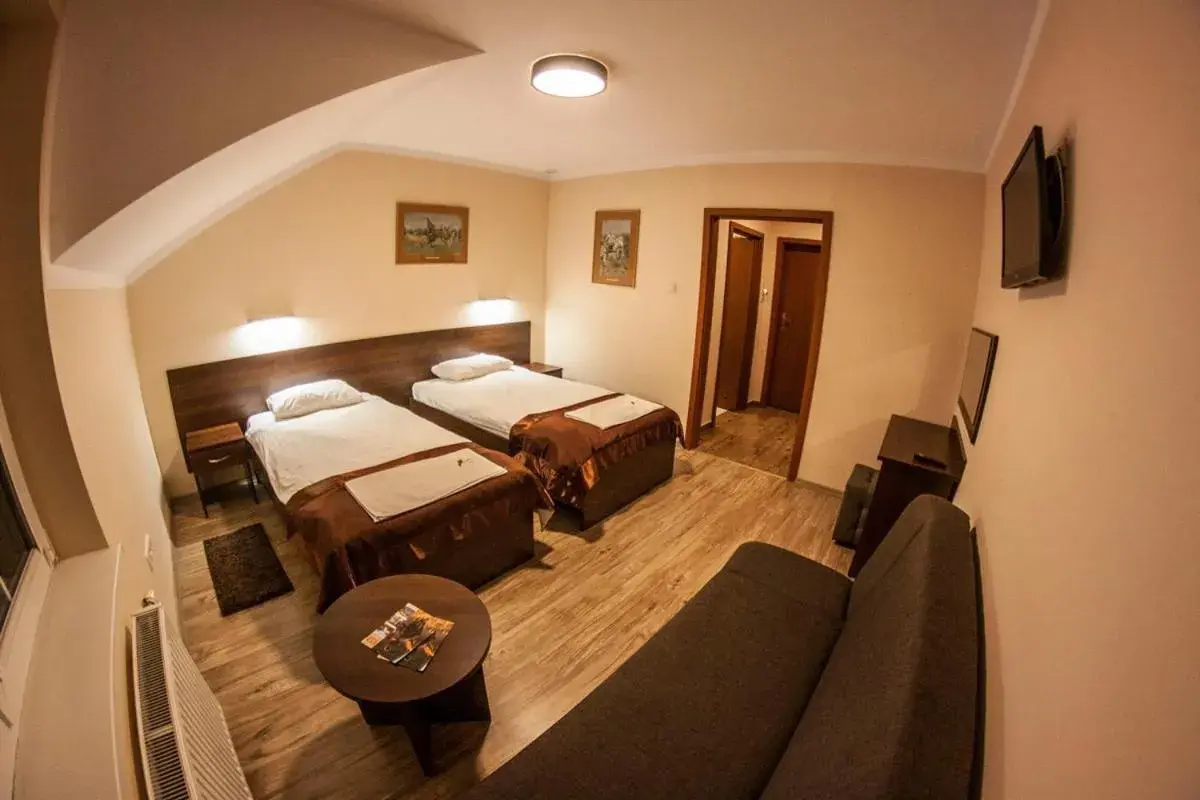 Triple Room with Private Bathroom in Pensjonat i Klub Jeździecki Michelin Triple Room with Private Bathroom in Pensjonat i Klub Jeździecki Michelin