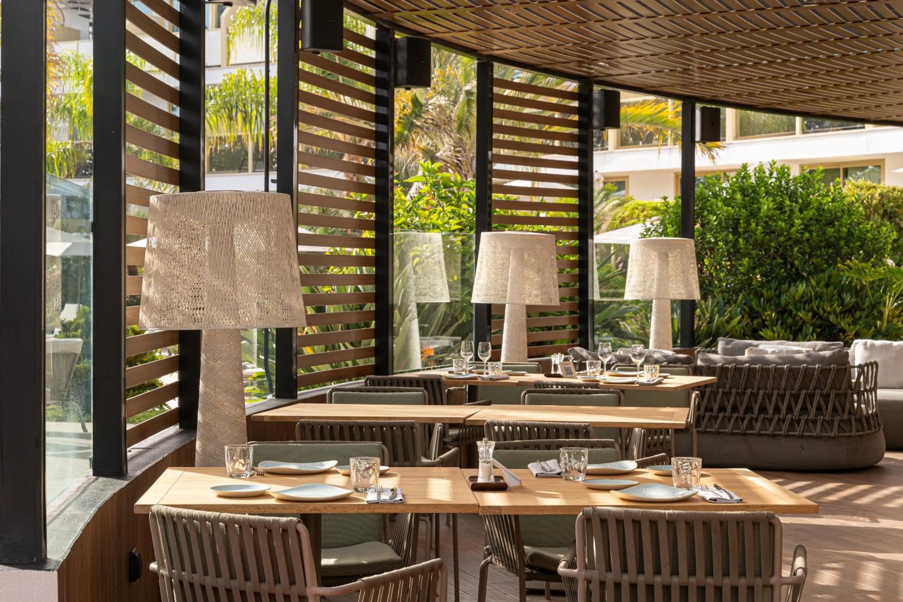 Restaurant/places to eat in Sir Anthony