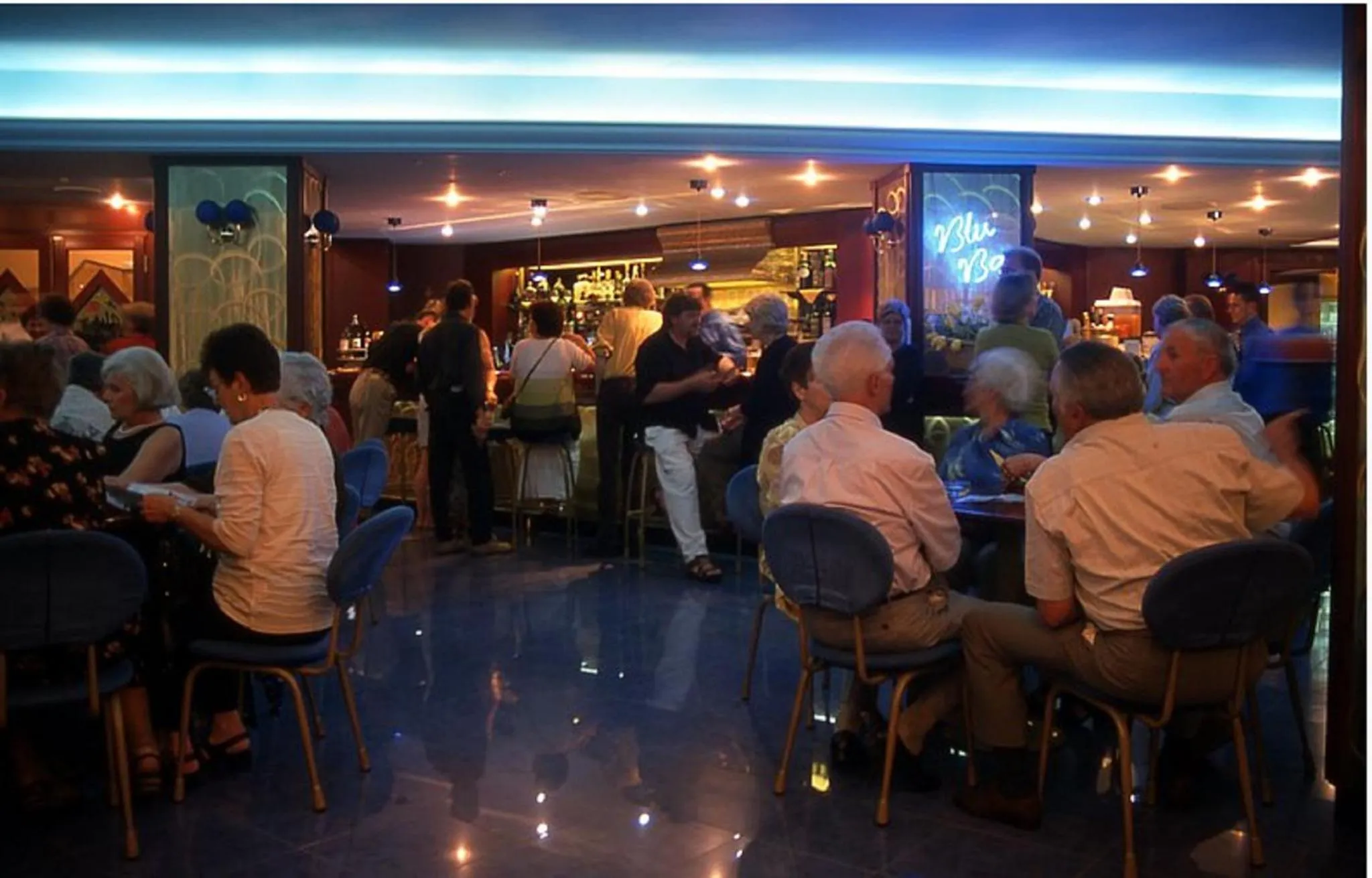 Communal lounge/ TV room in Hotel Santa Lucia Le Sabbie d'Oro