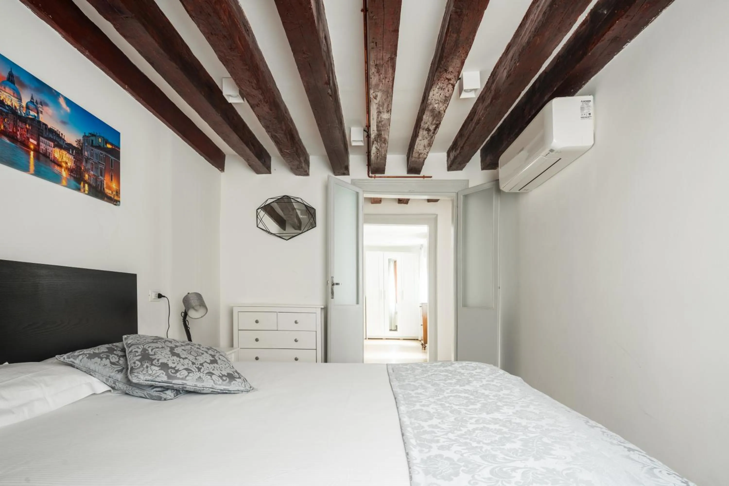 Bedroom, Bed in Goodwind Venice Apartments