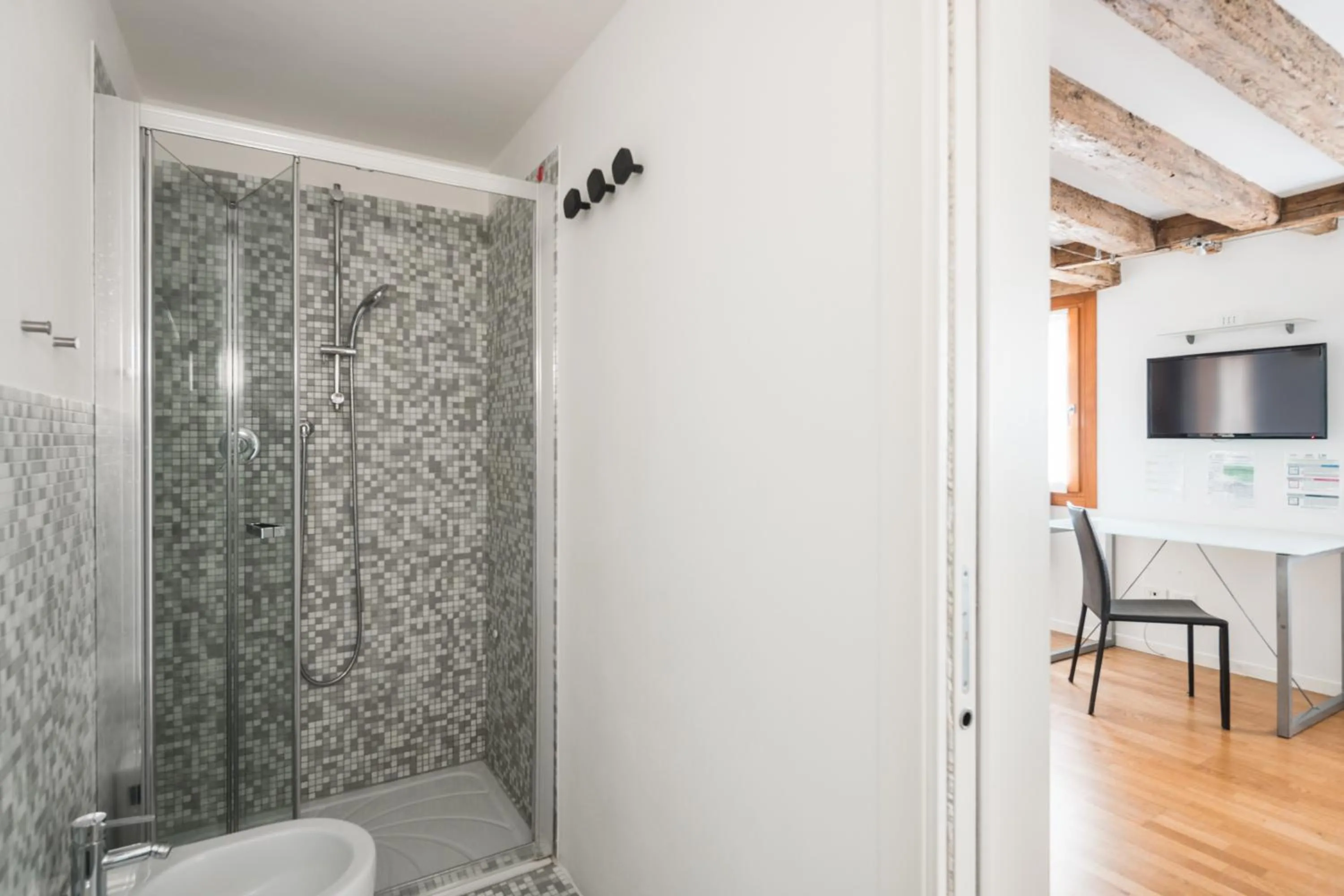 Shower in Goodwind Venice Apartments