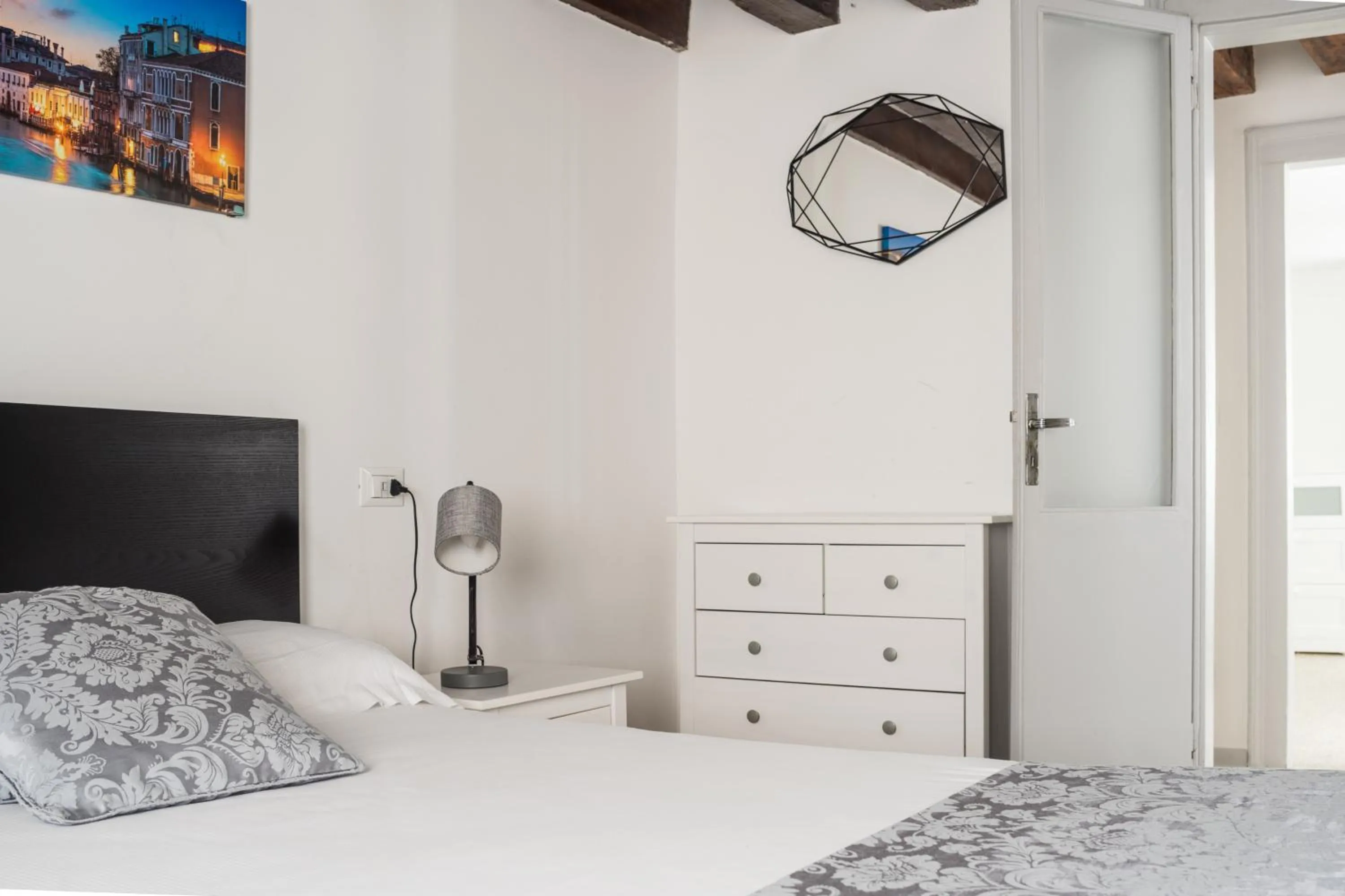 Bedroom, Bed in Goodwind Venice Apartments