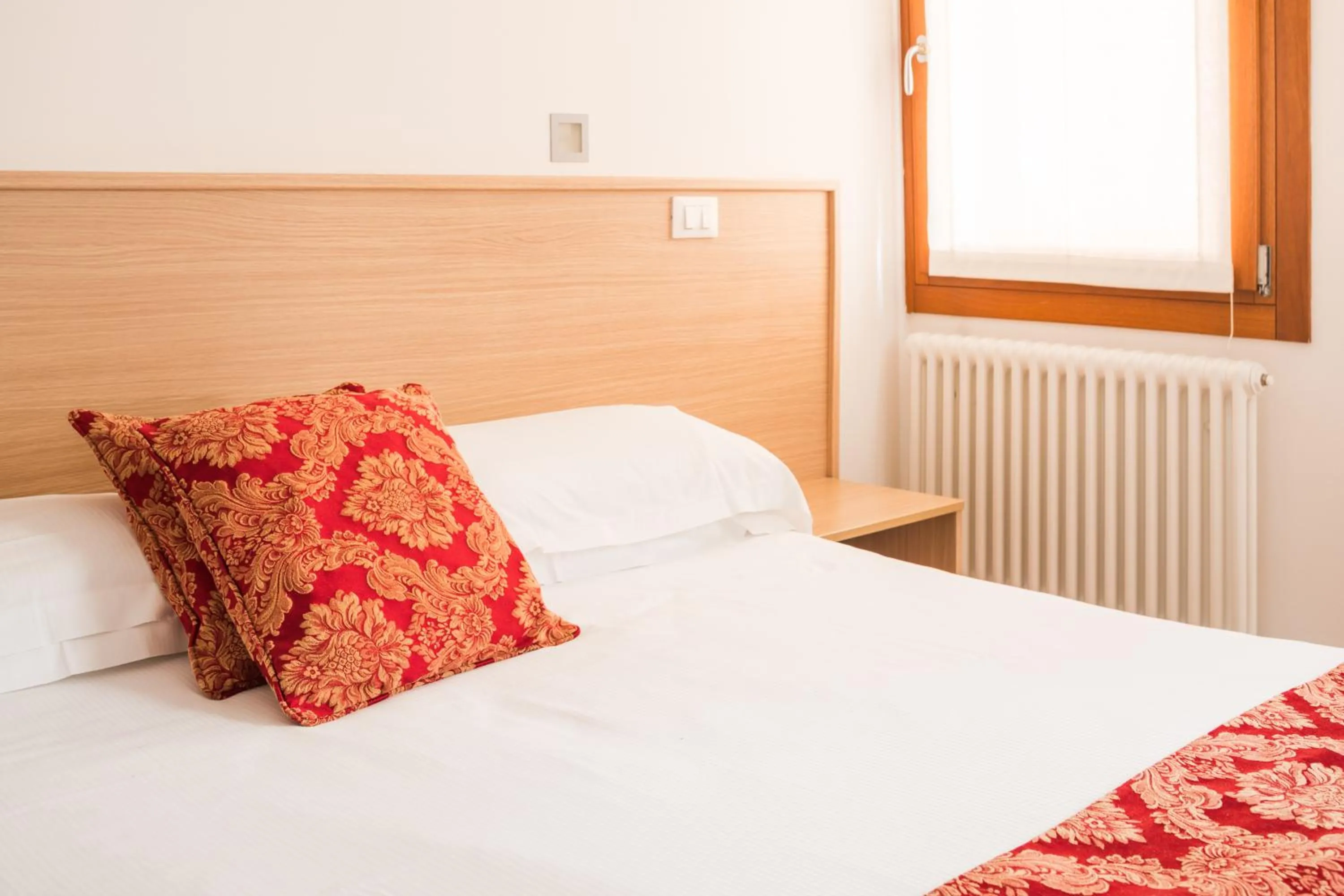 Bed in Goodwind Venice Apartments