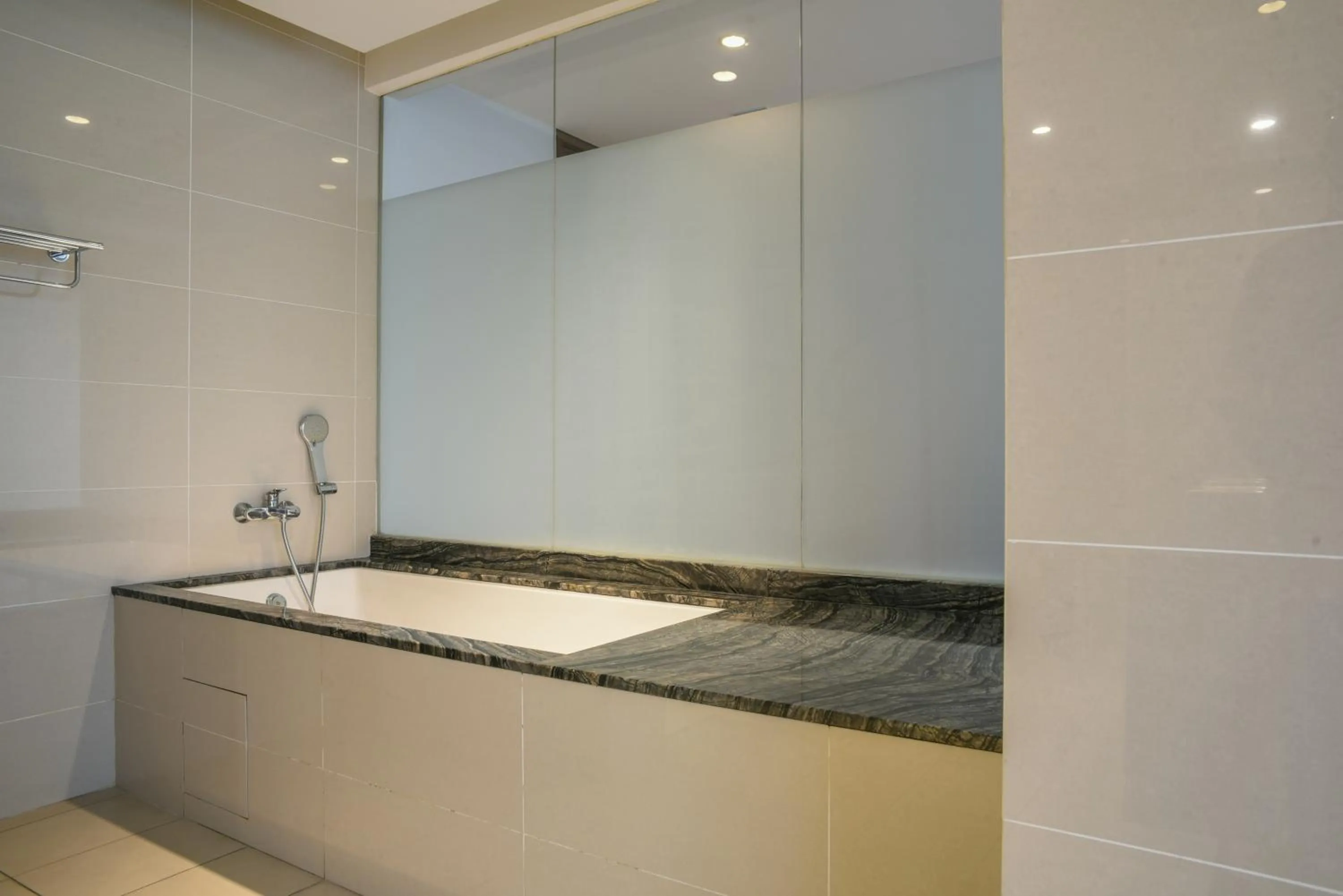 D'Majestic Place by Widebed