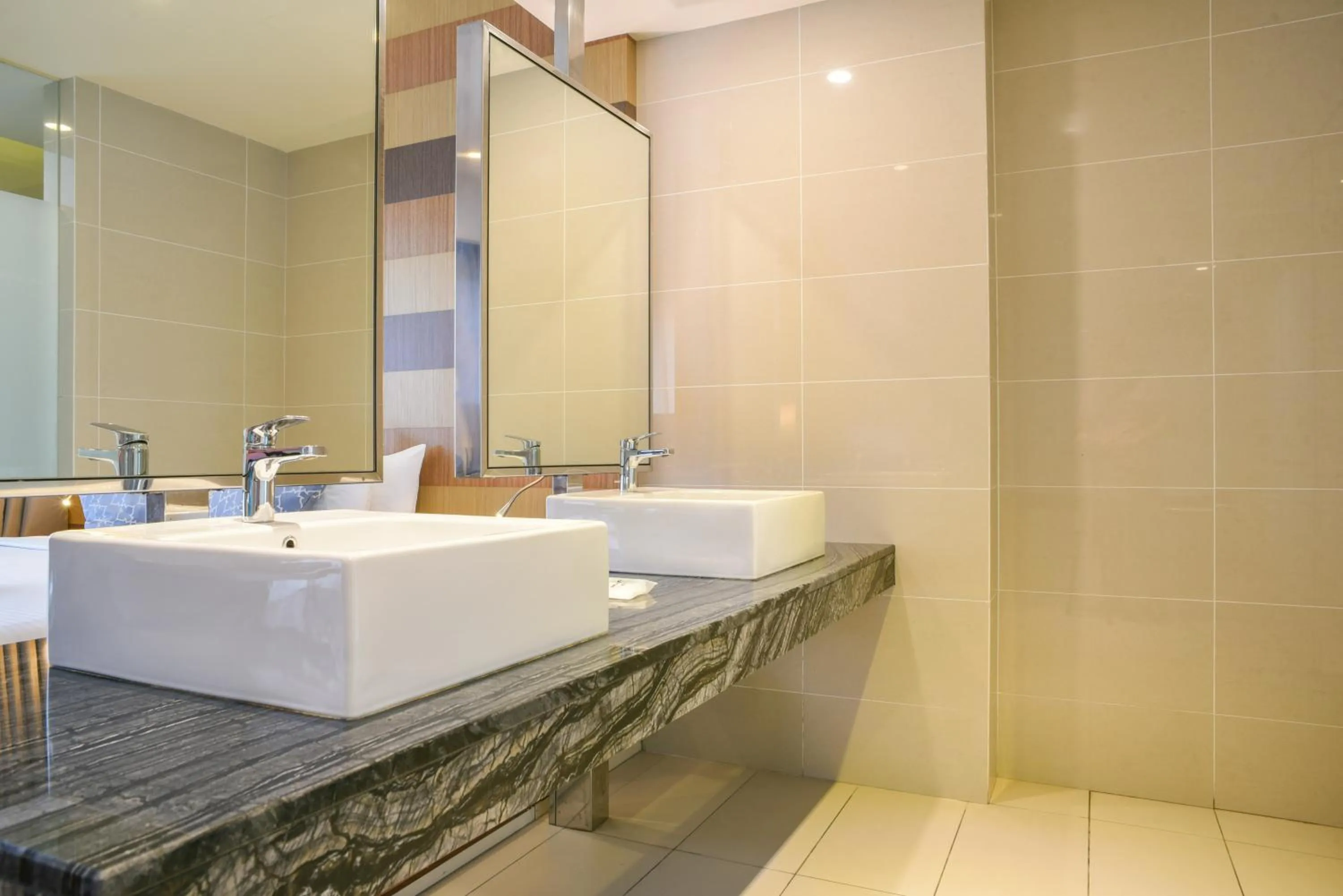 D'Majestic Place by Widebed