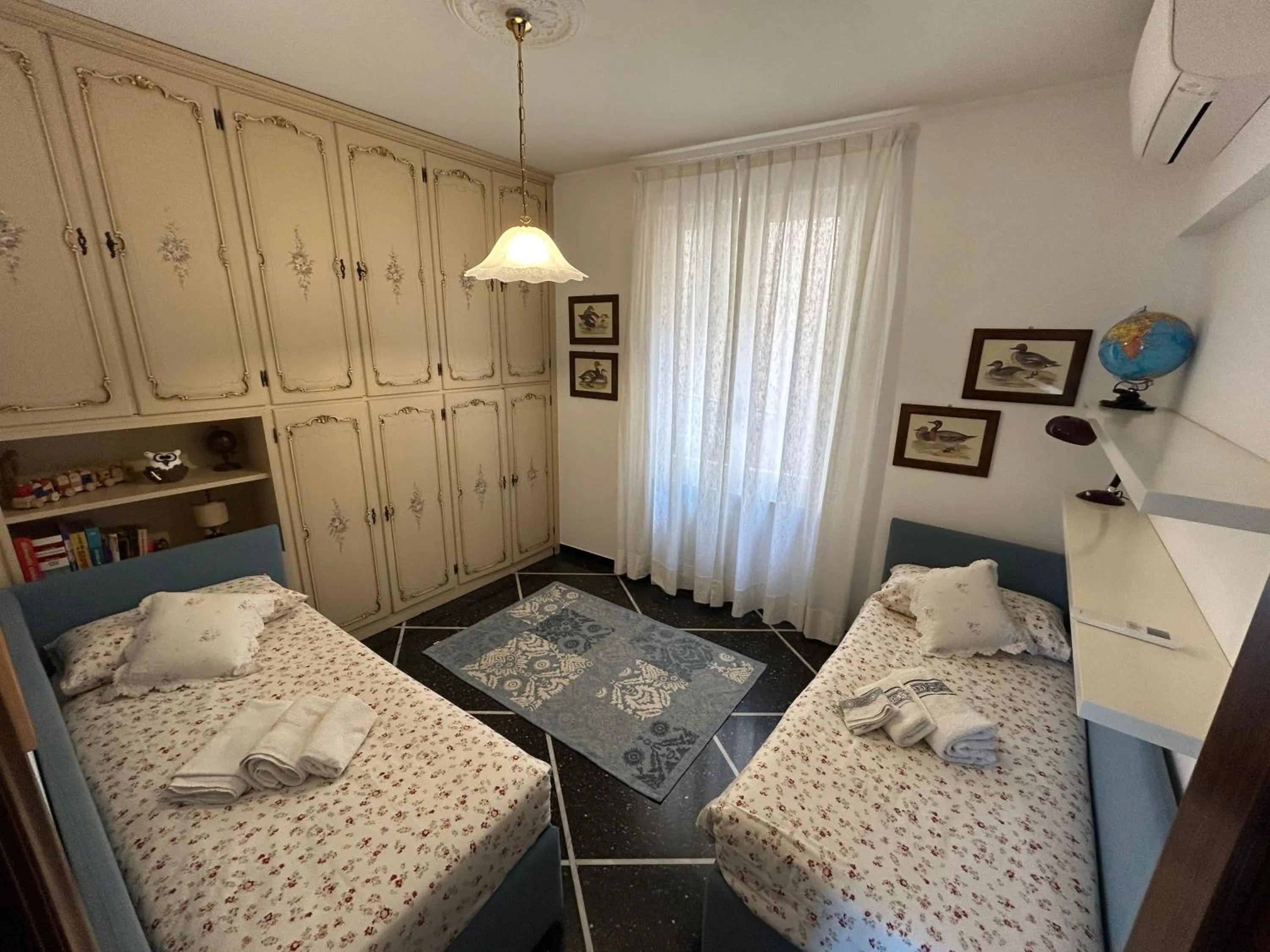 Bed in Turchino Apartment & Terrazza della Luisa by PortofinoVacanze