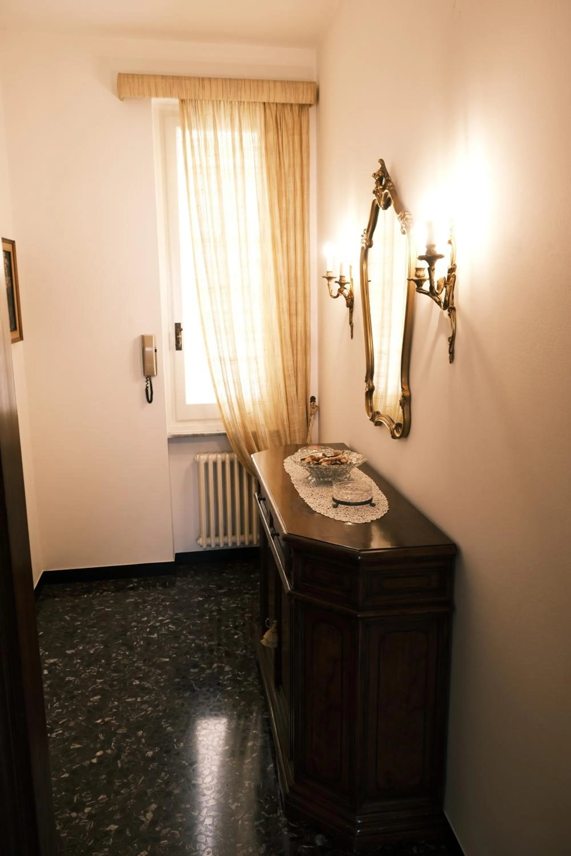 hair dresser in Turchino Apartment & Terrazza della Luisa by PortofinoVacanze