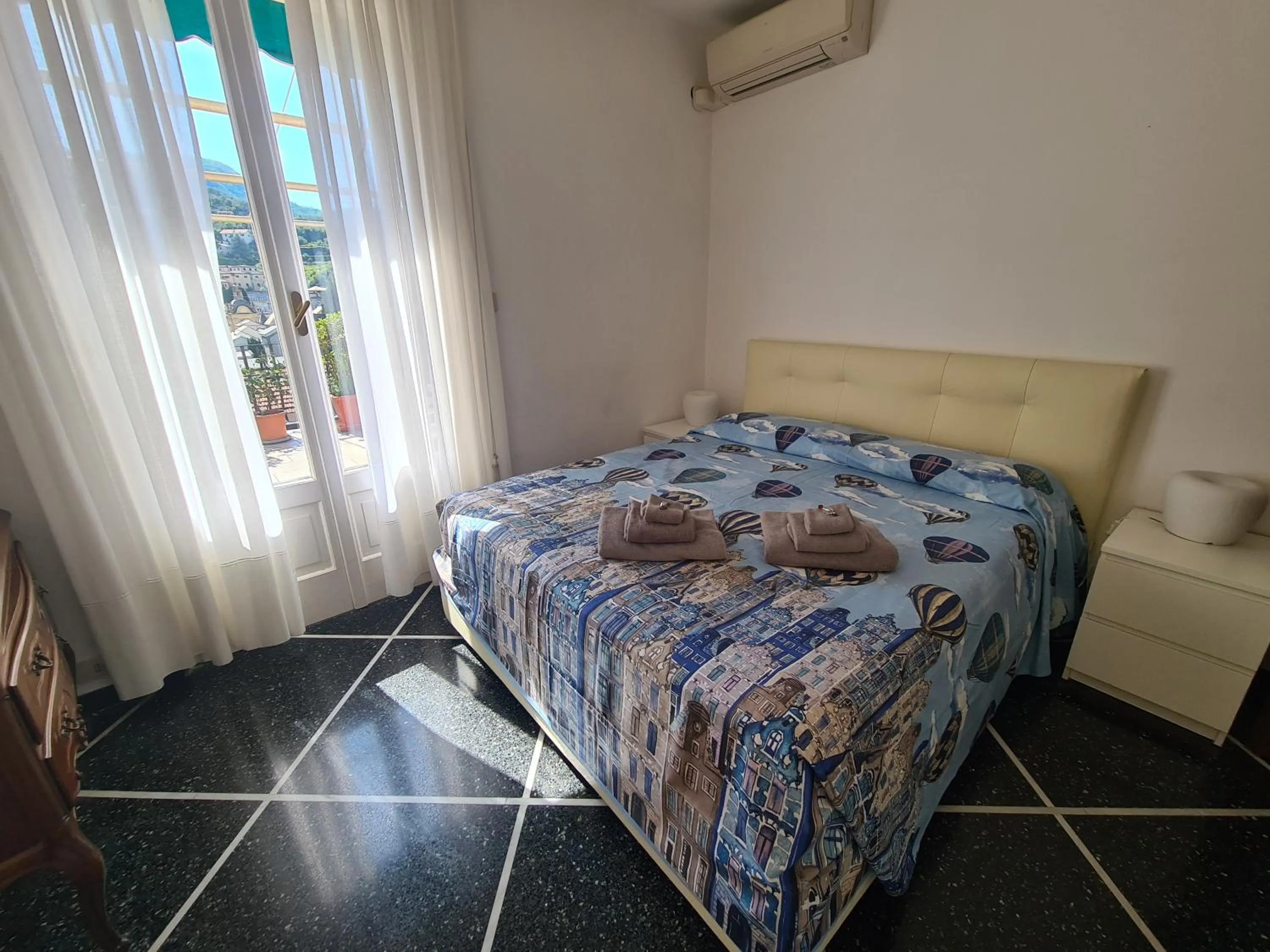 Bed in Turchino Apartment & Terrazza della Luisa by PortofinoVacanze