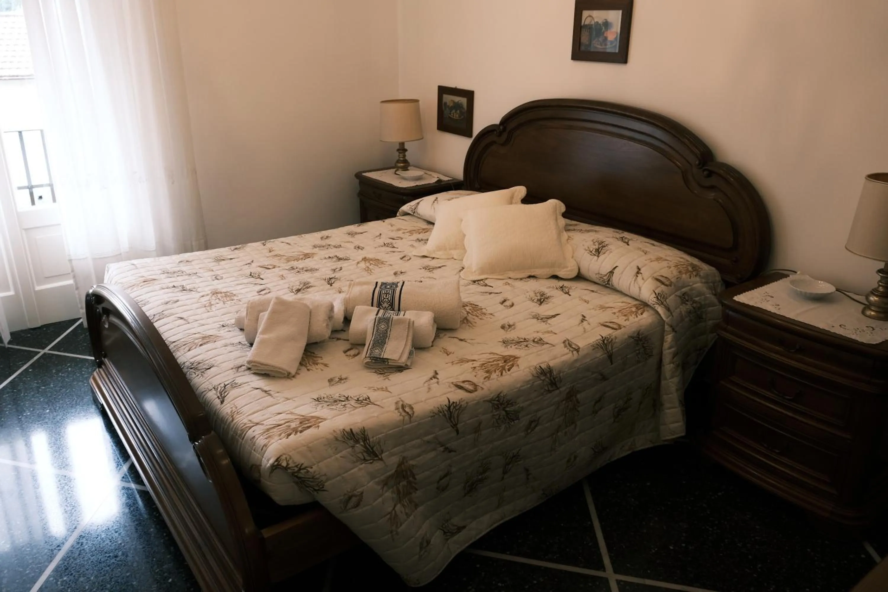 Bed in Turchino Apartment & Terrazza della Luisa by PortofinoVacanze