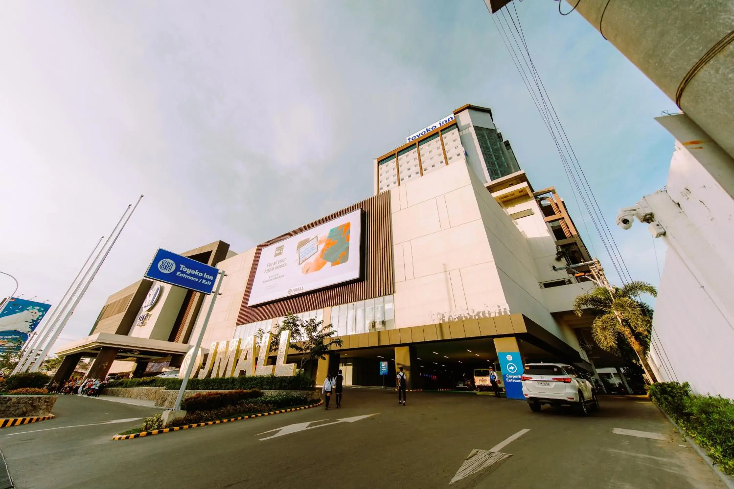 Facade/entrance in Toyoko Inn Cebu Facade/entrance in Toyoko Inn Cebu