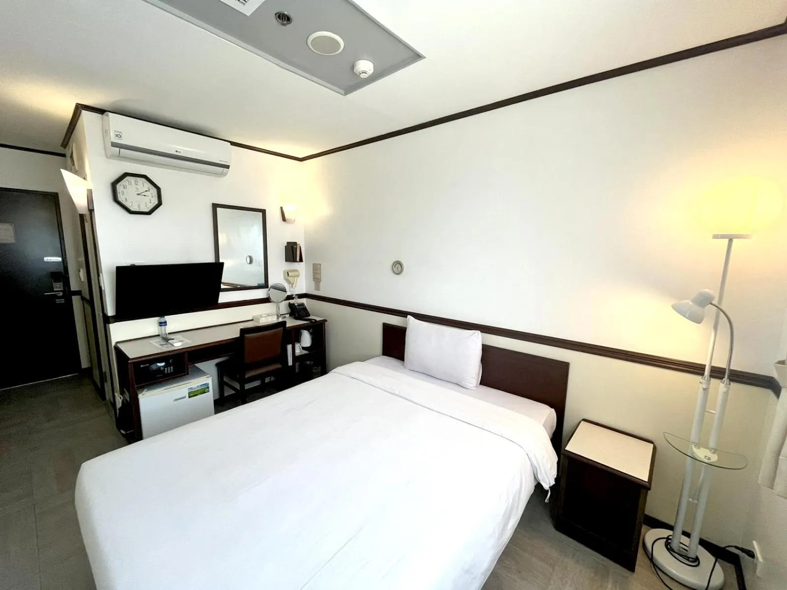 Bedroom, Bed in Toyoko Inn Cebu