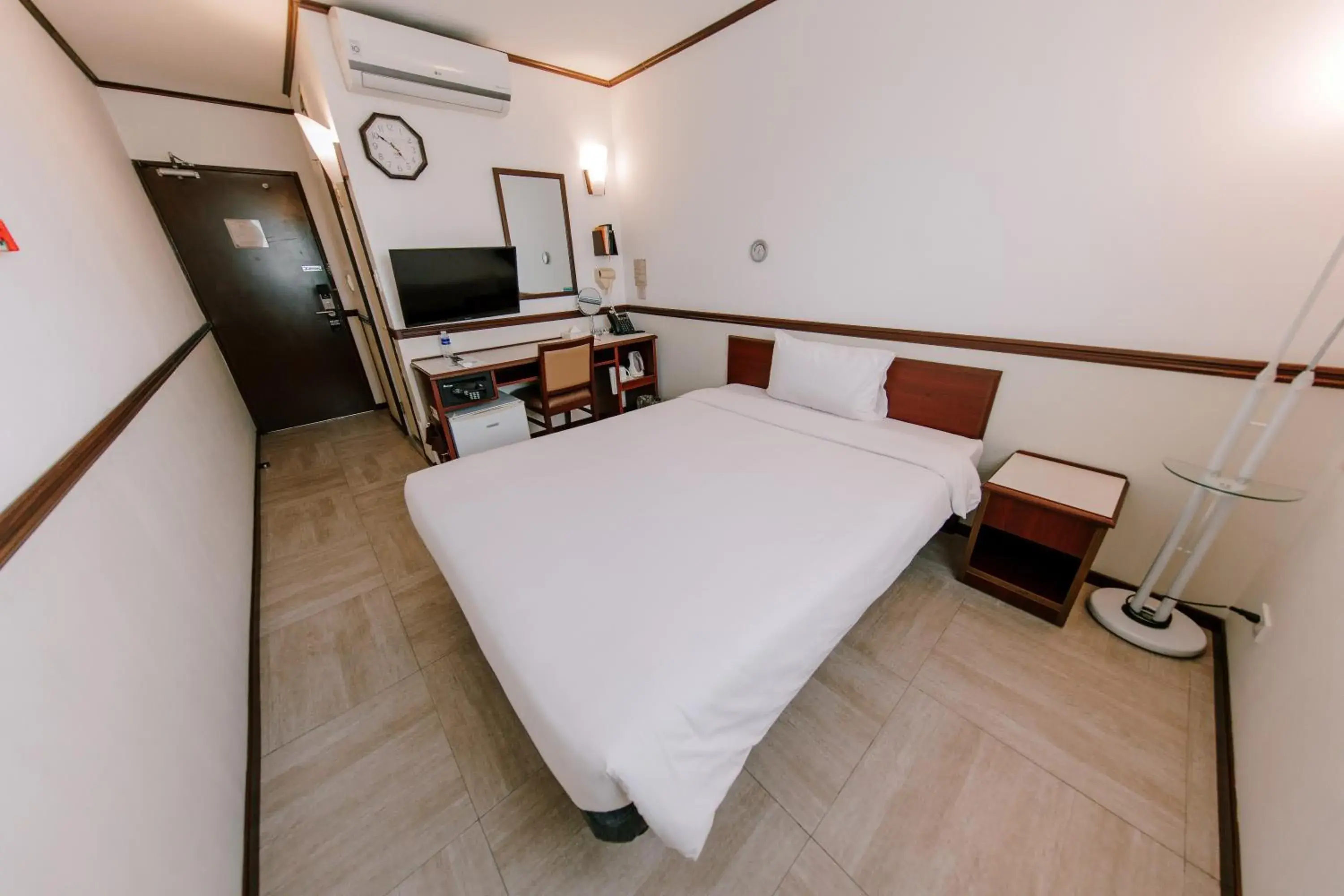 Bedroom, Bed in Toyoko Inn Cebu Bedroom, Bed in Toyoko Inn Cebu