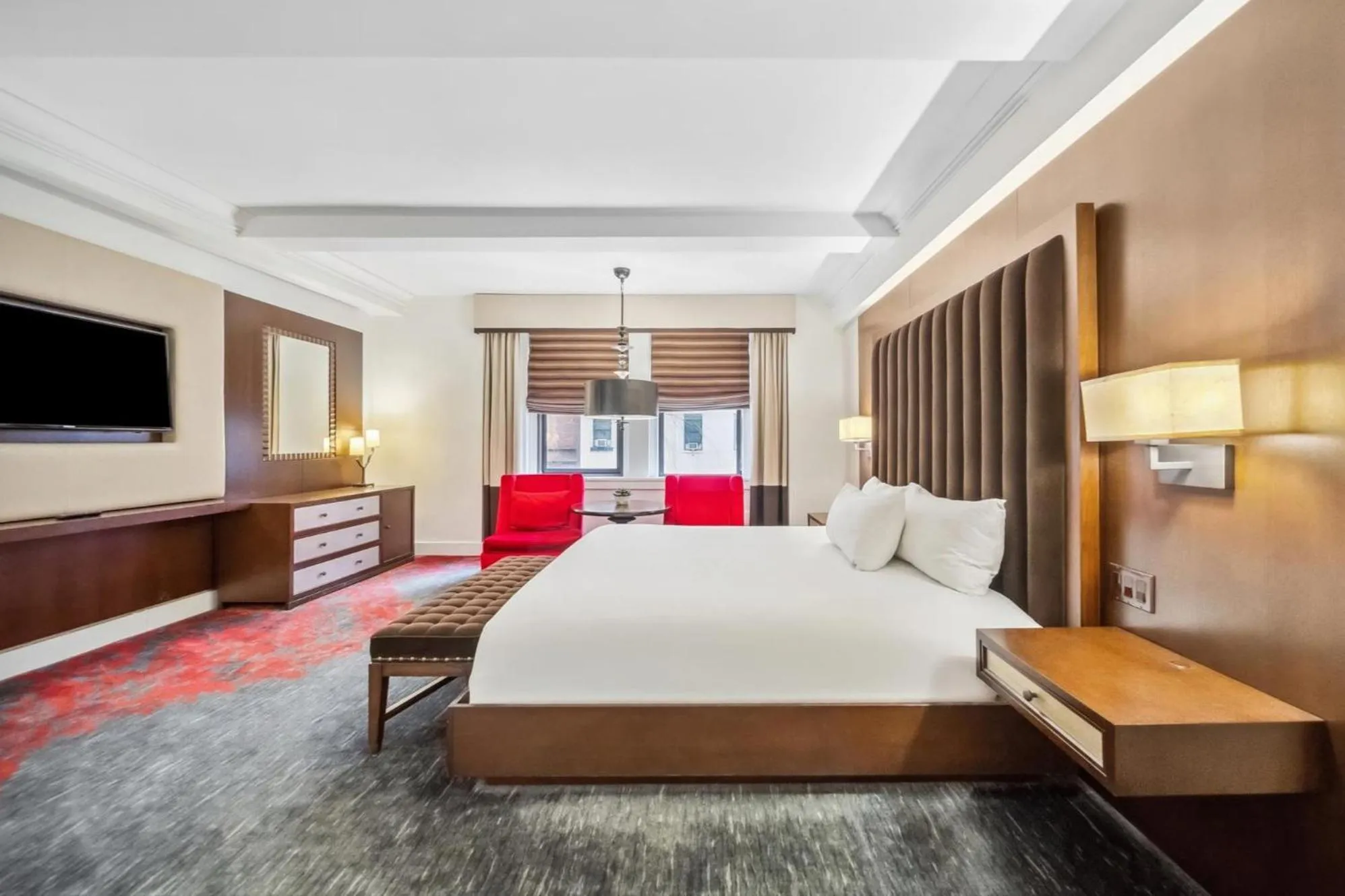 King Room with Roll-in Shower - Mobility Access/Non-Smoking in Lexington Plaza Hotel