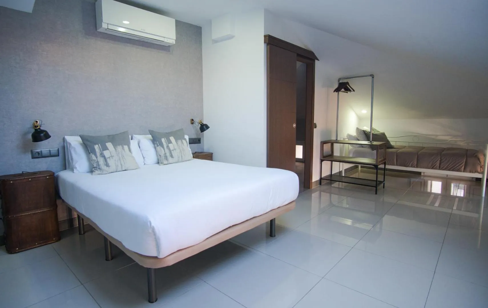 Photo of the whole room, Bed in The Lights City Rooms