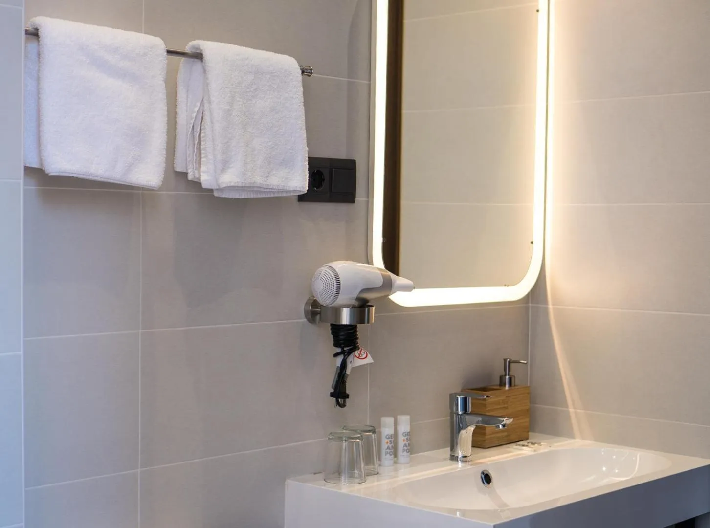 Bathroom in The Lights City Rooms