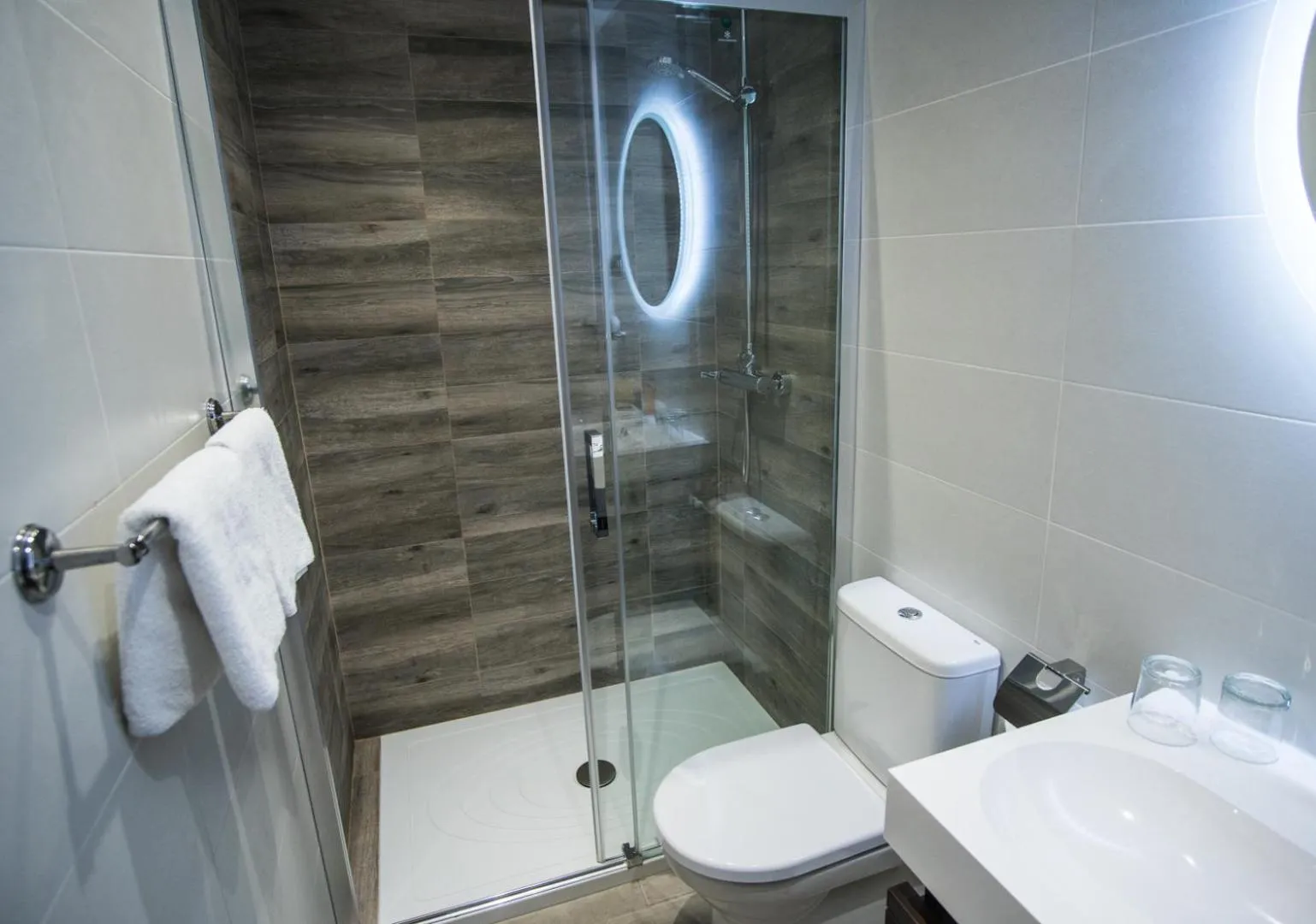 Bathroom in The Lights City Rooms