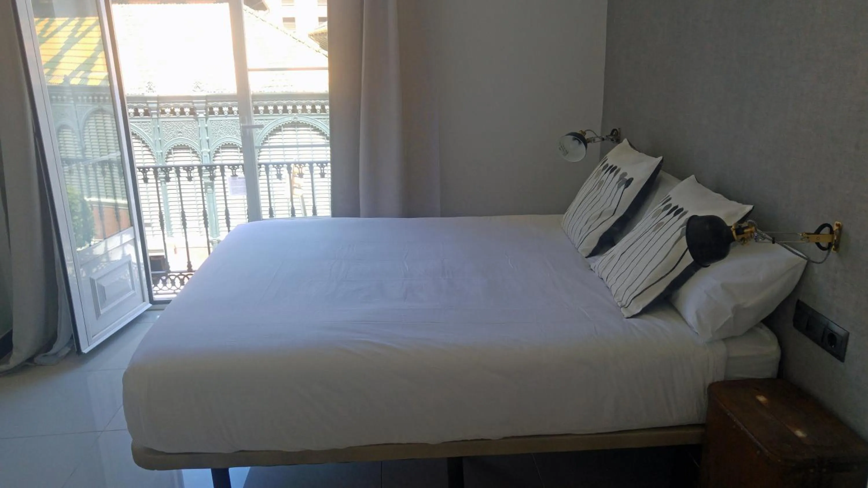 Photo of the whole room, Bed in The Lights City Rooms