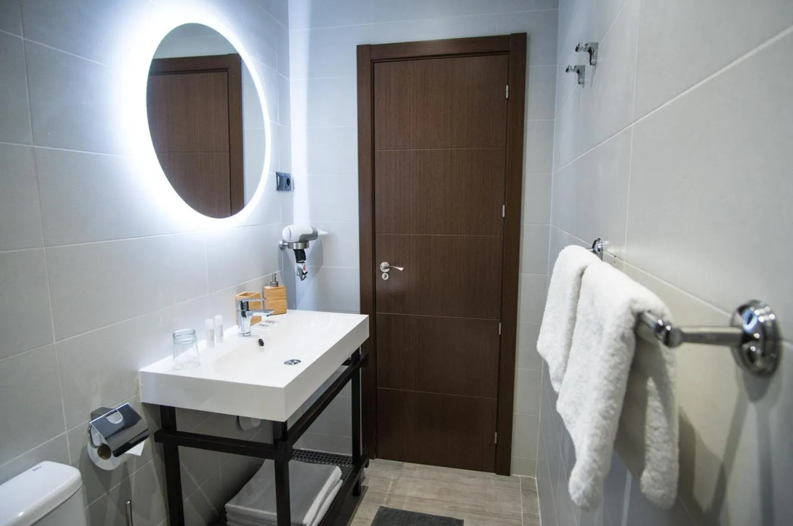 Bathroom in The Lights City Rooms