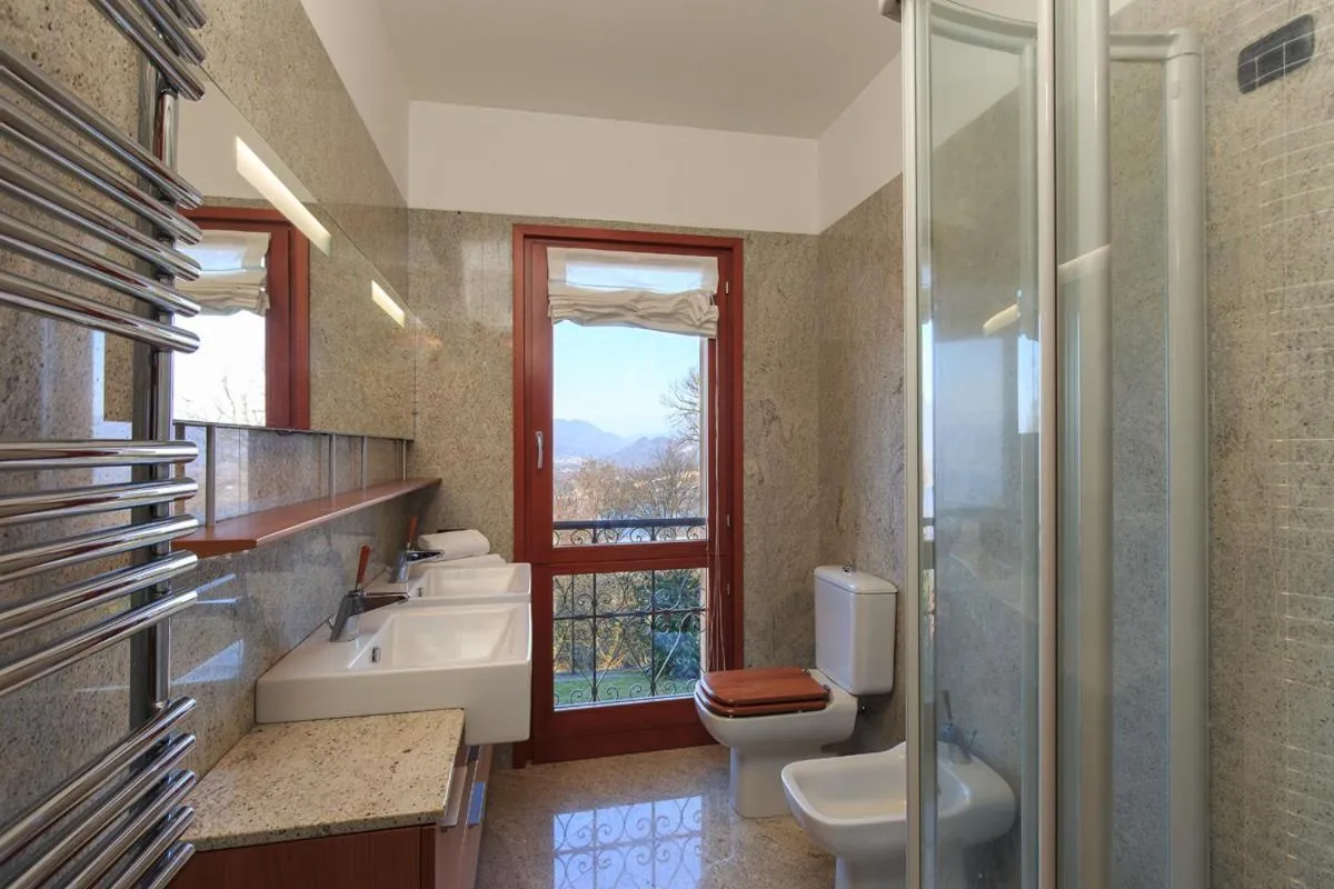 Bathroom in Villa Caterina by Impero House