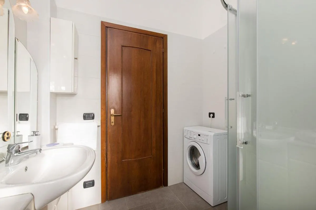 Bathroom in Villa Caterina by Impero House