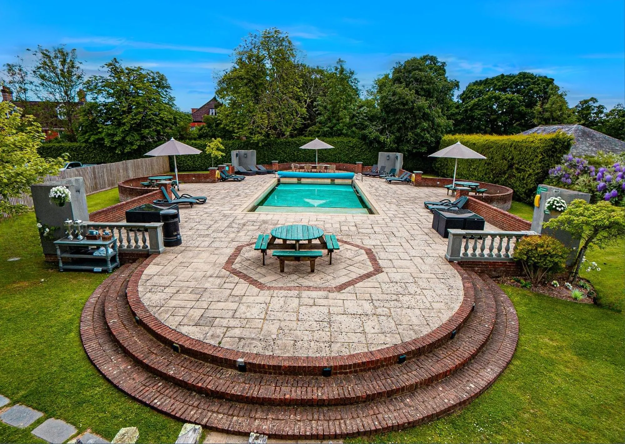 Swimming pool in Balmer Lawn
