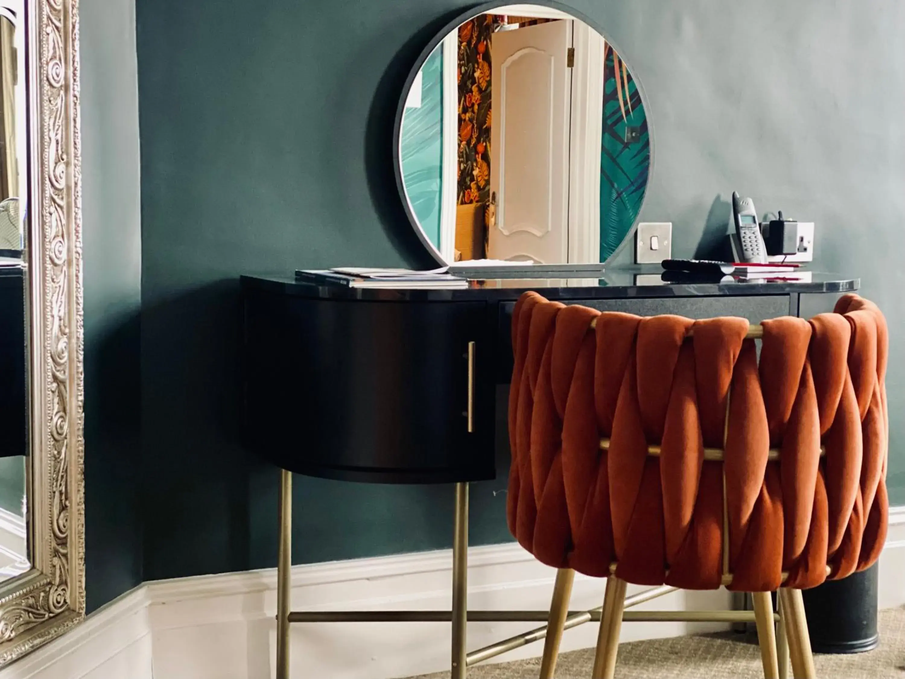 Bedroom in Balmer Lawn Bedroom in Balmer Lawn