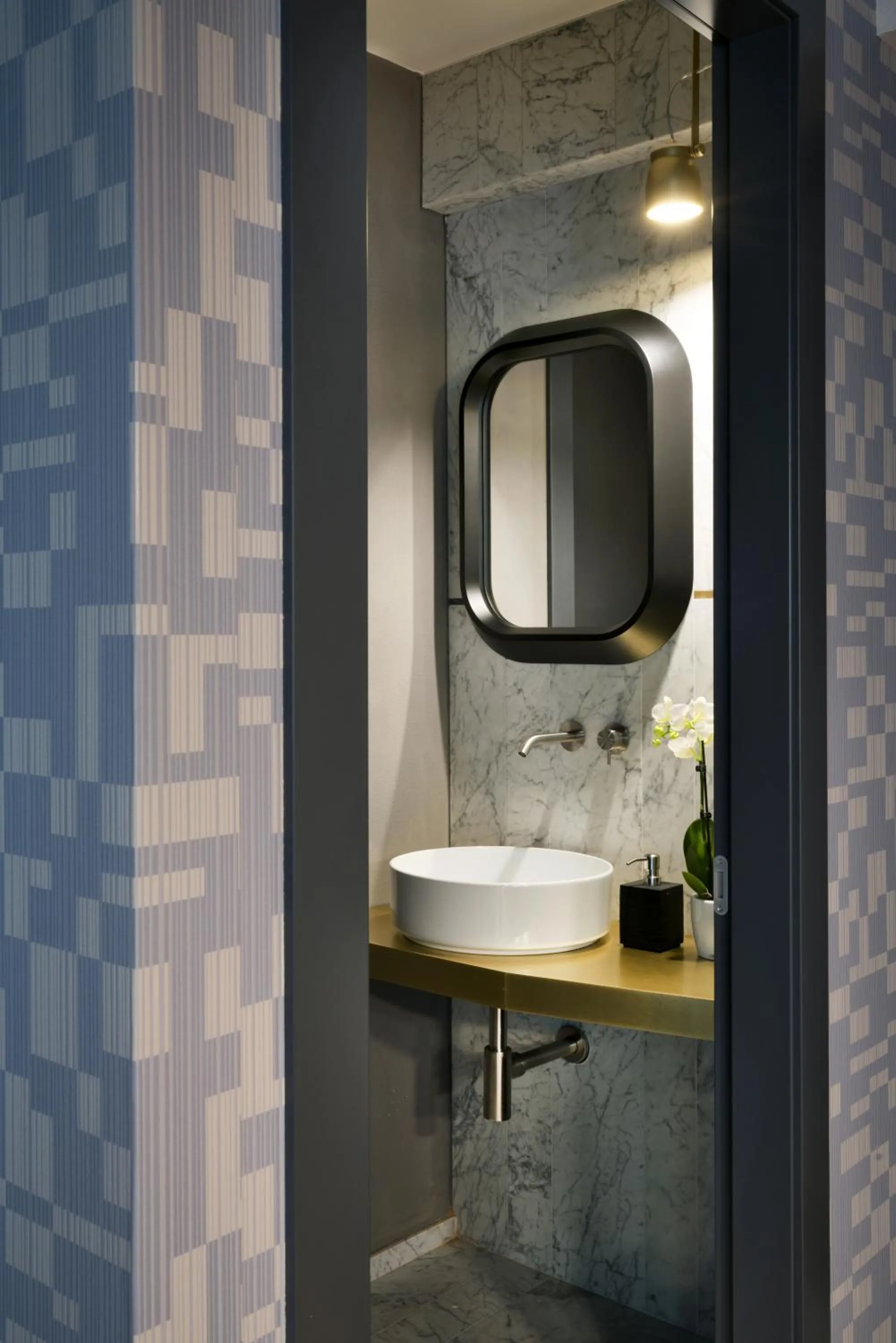 Toilet in Conti Guest House