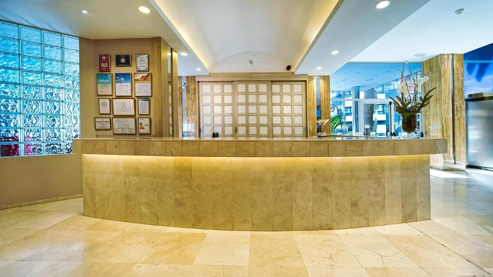 Property building in Bull Reina Isabel & SPA Property building in Bull Reina Isabel & SPA