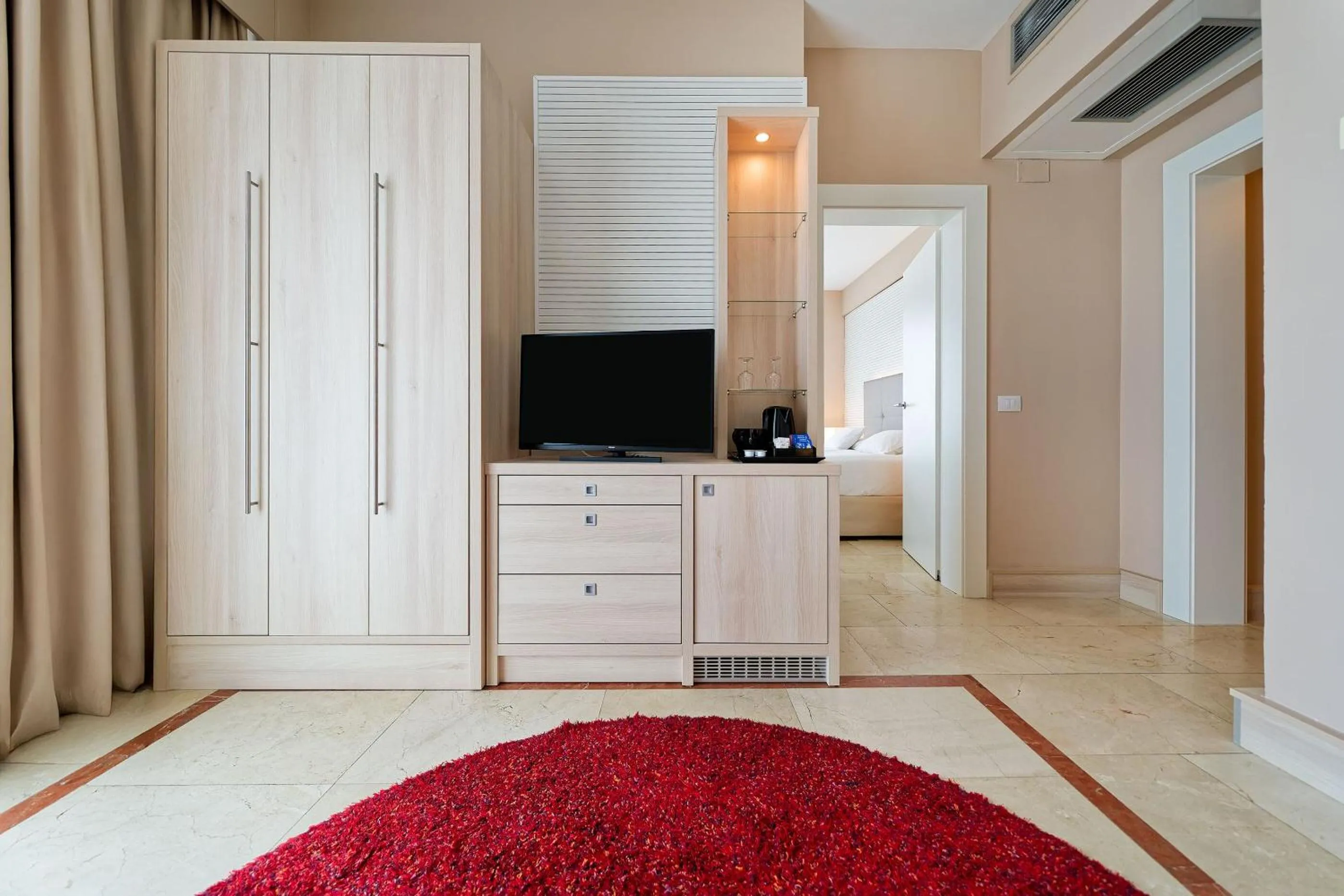 wardrobe in Bull Reina Isabel & SPA