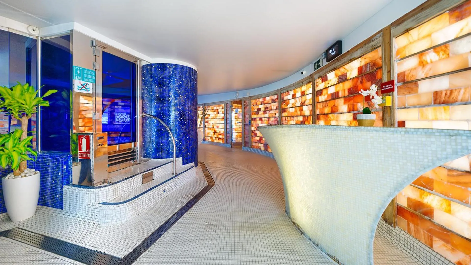 Spa and wellness centre/facilities in Bull Reina Isabel & SPA