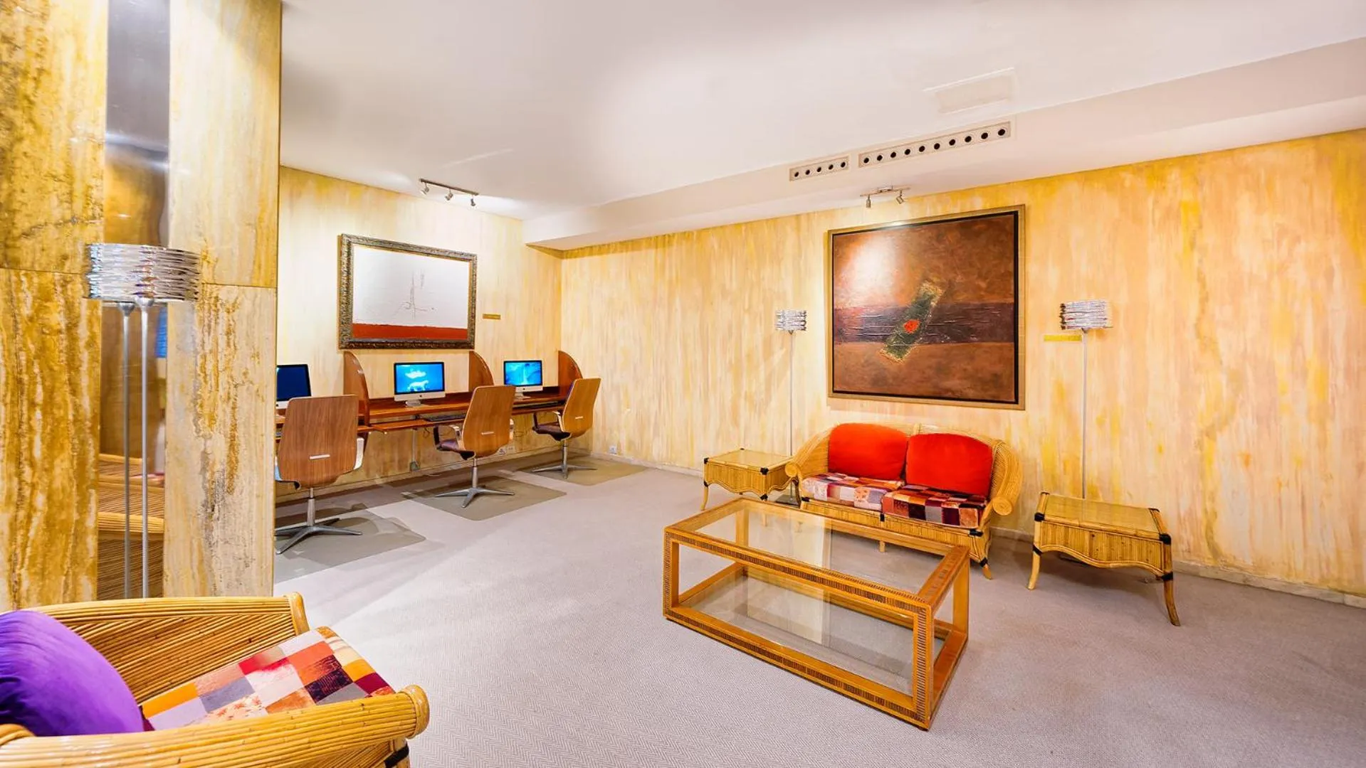 Seating area in Bull Reina Isabel & SPA