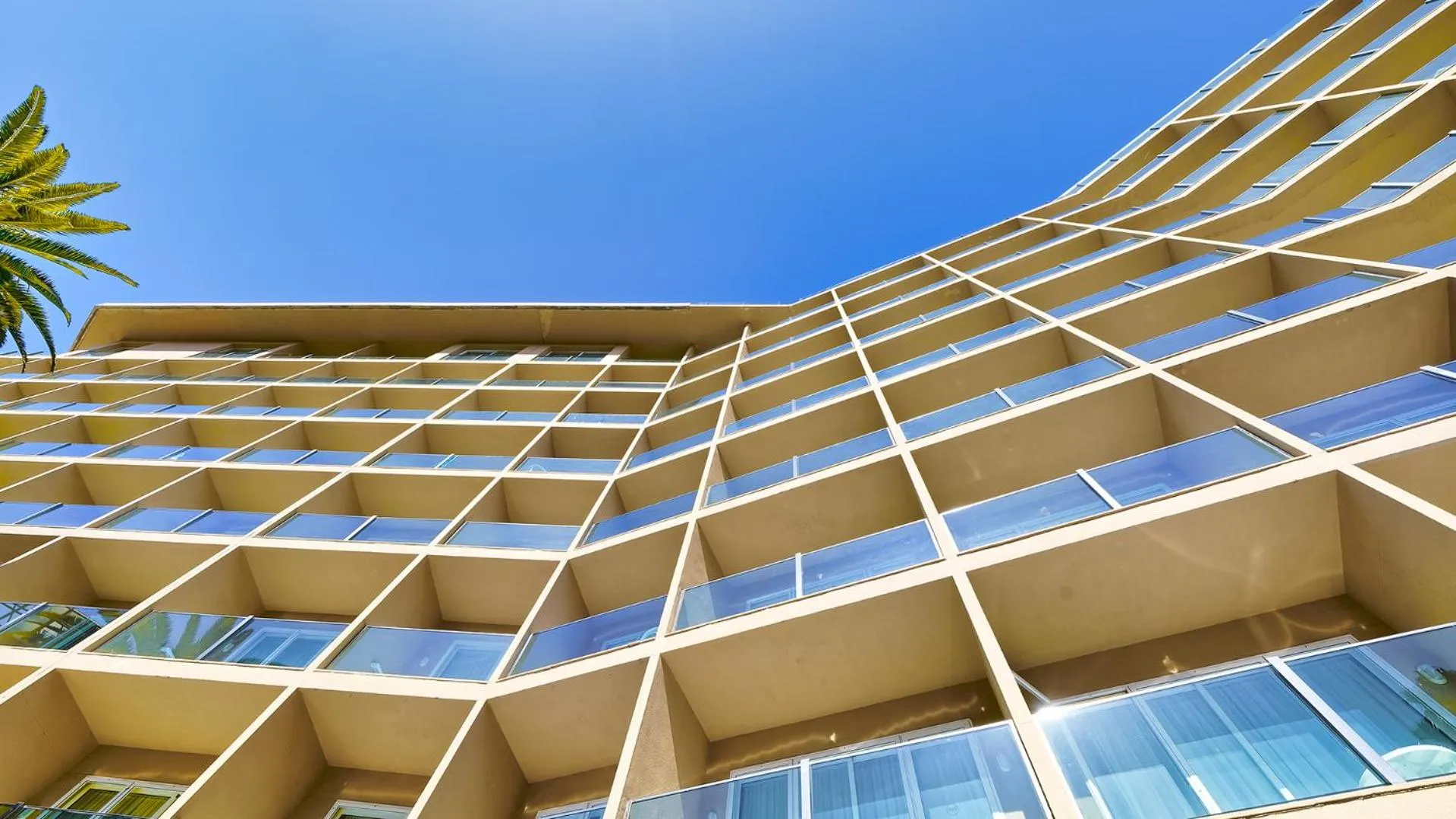 Property building in Bull Reina Isabel & SPA