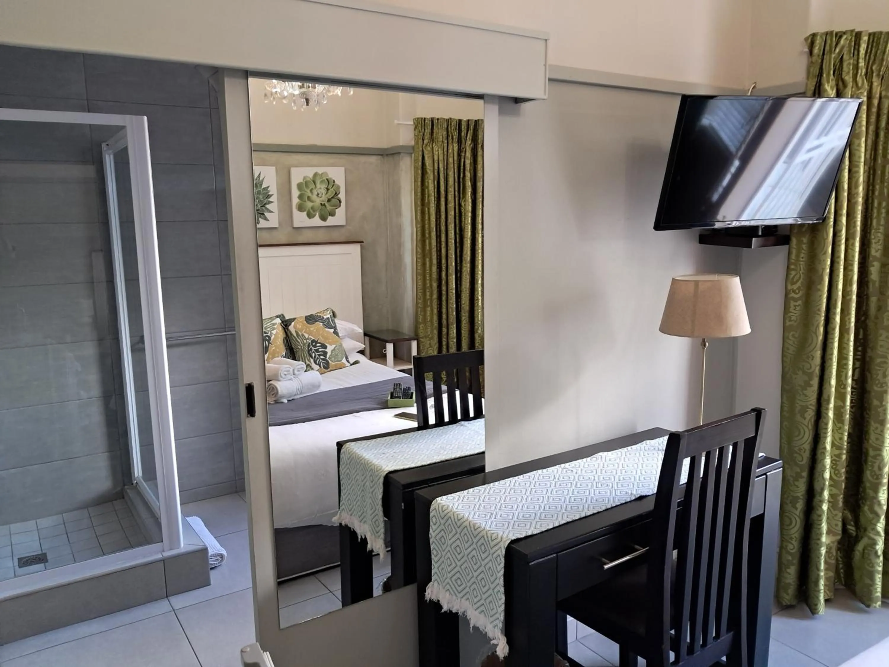  Double Room in Jakkalsdraai Guest House