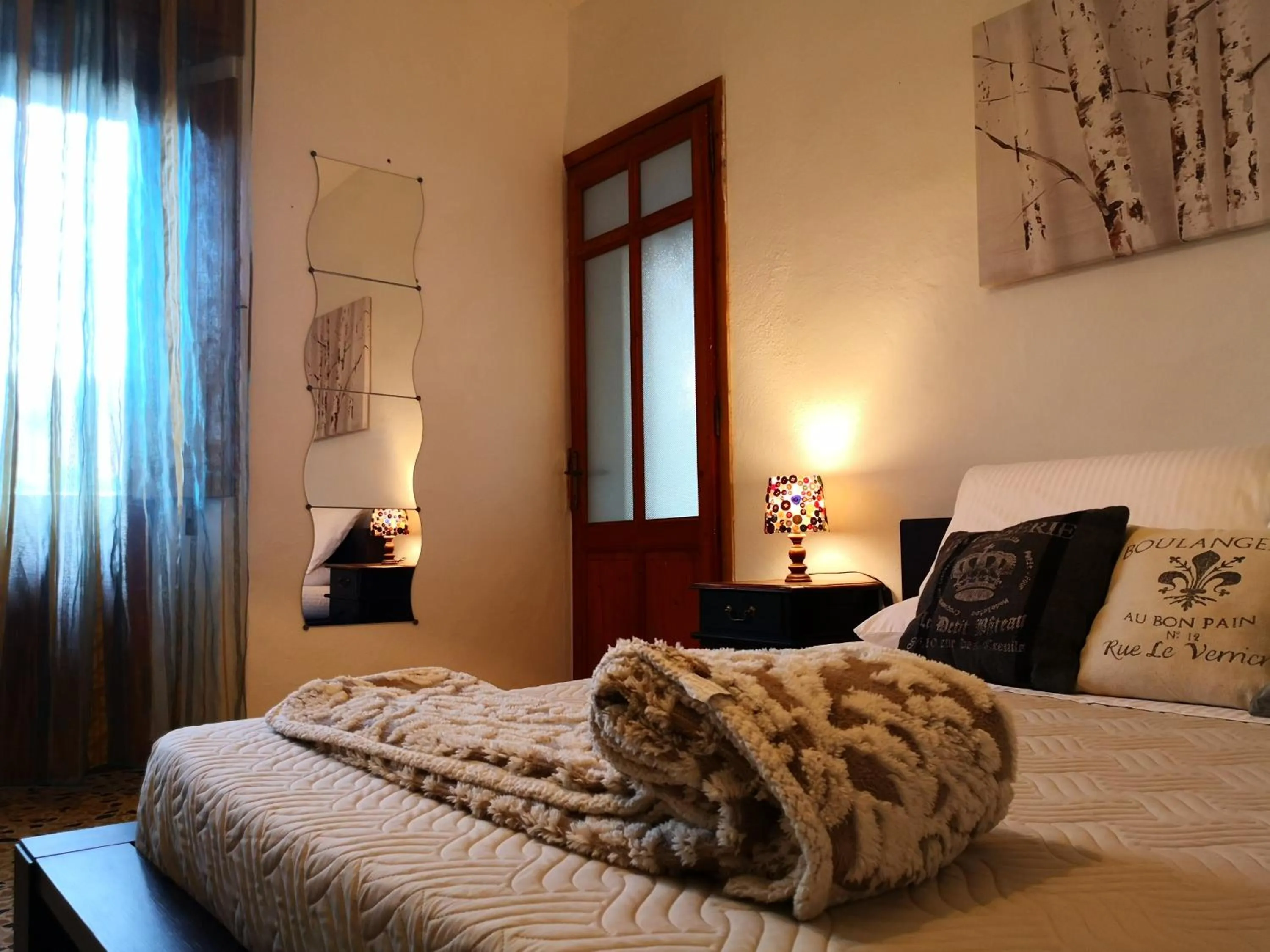 Photo of the whole room in Zia Chiarina