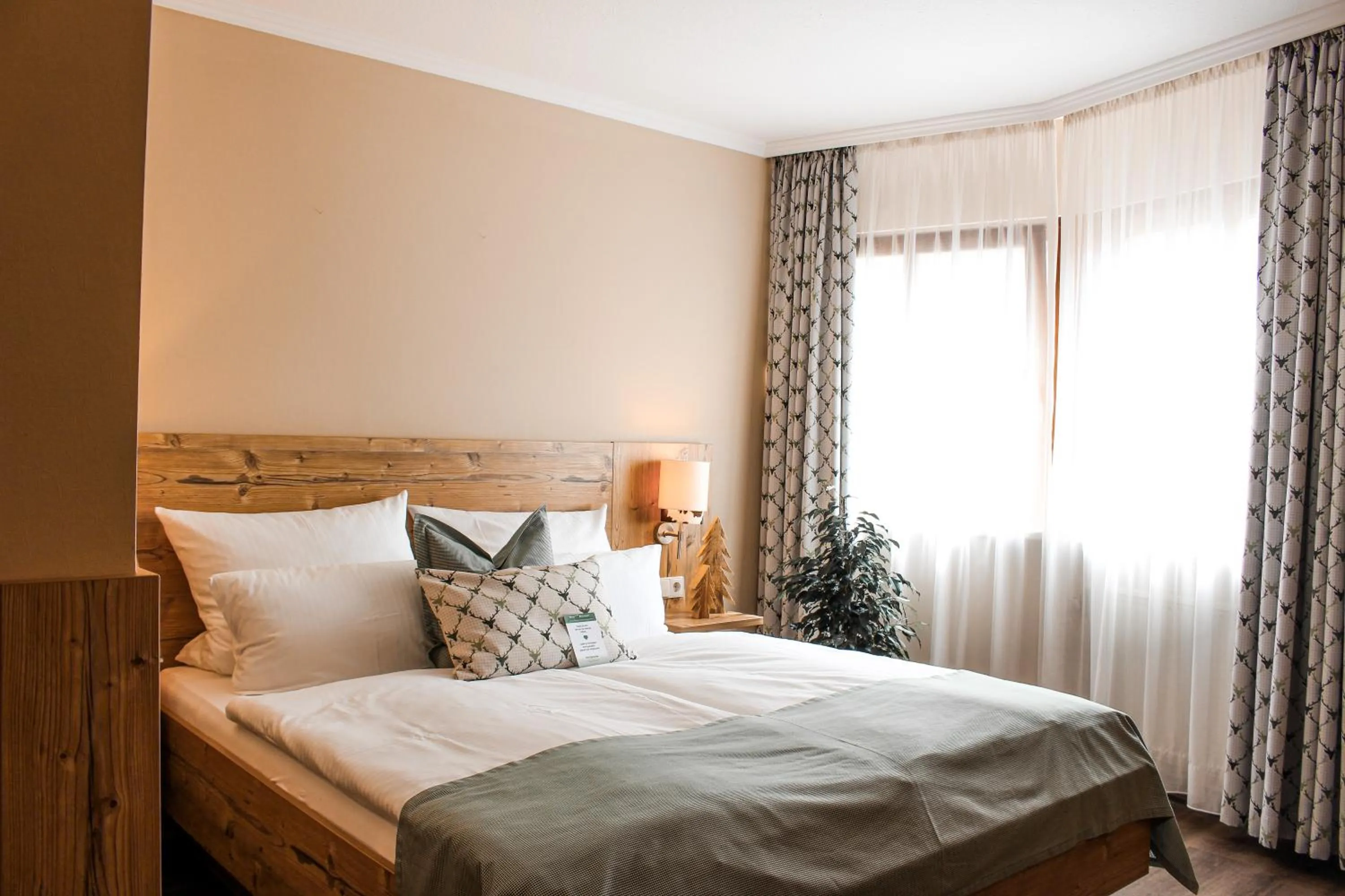 Bed in Hotel & Restaurant Zum Reussenstein