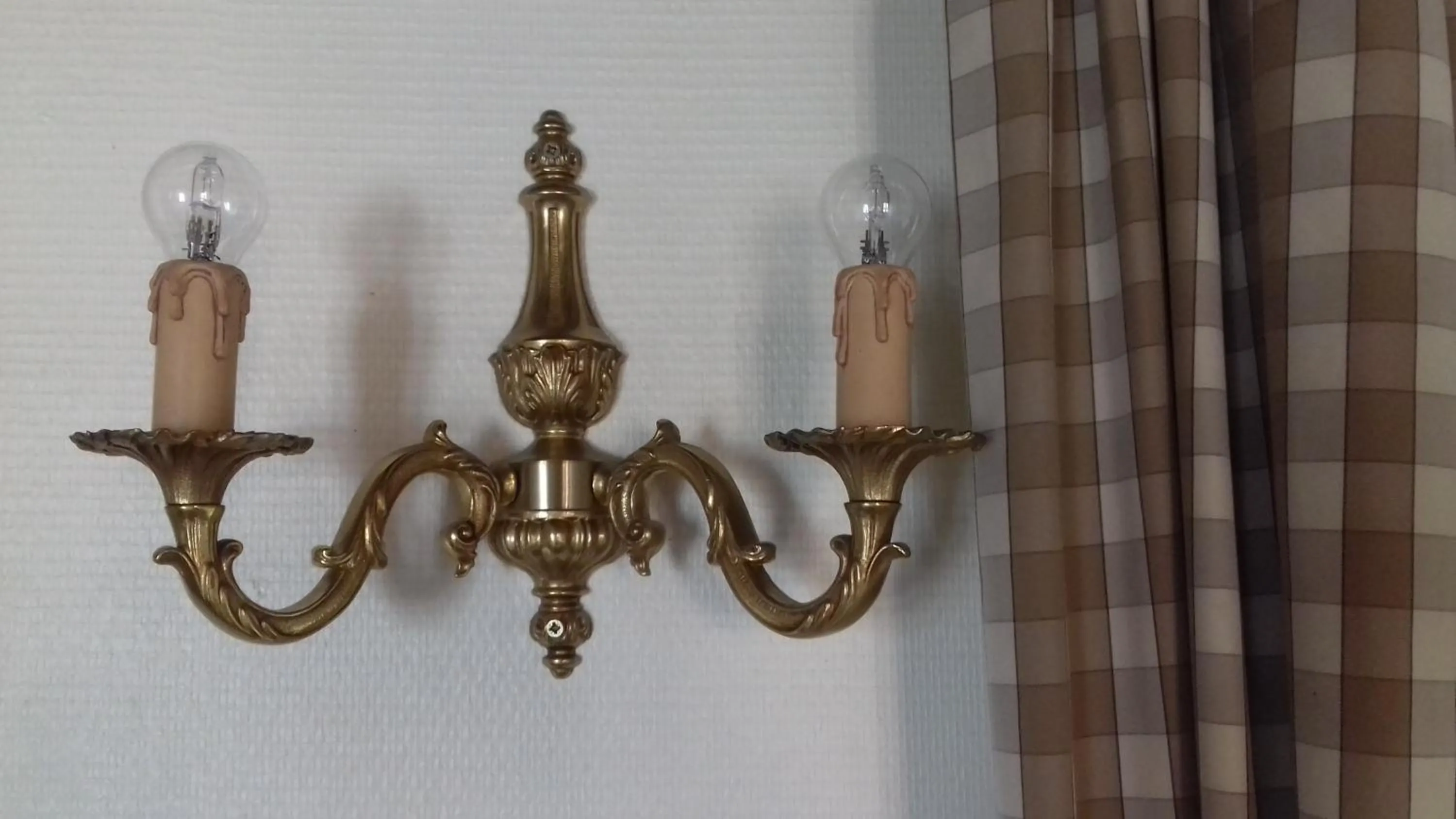 Decorative detail in Aux Trois Damoiselles