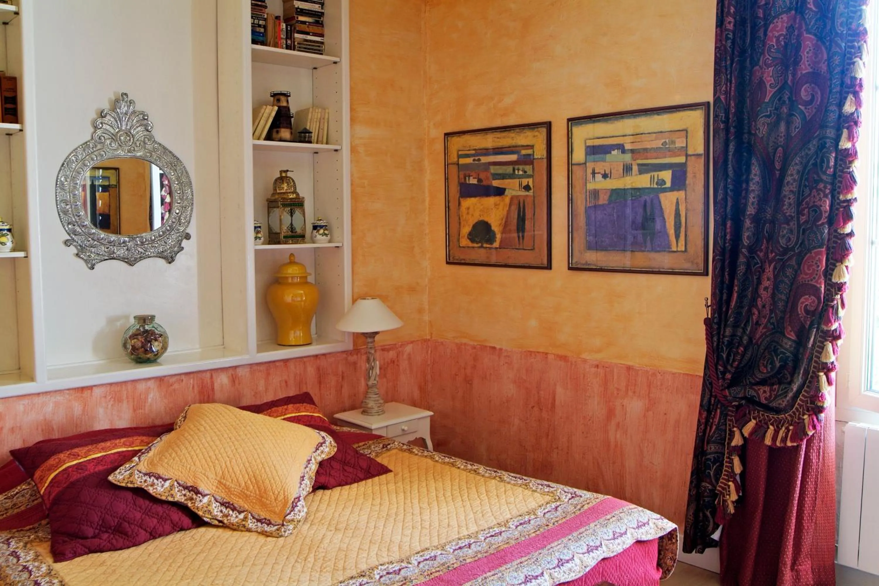 Bed in Mas de la Chapelle