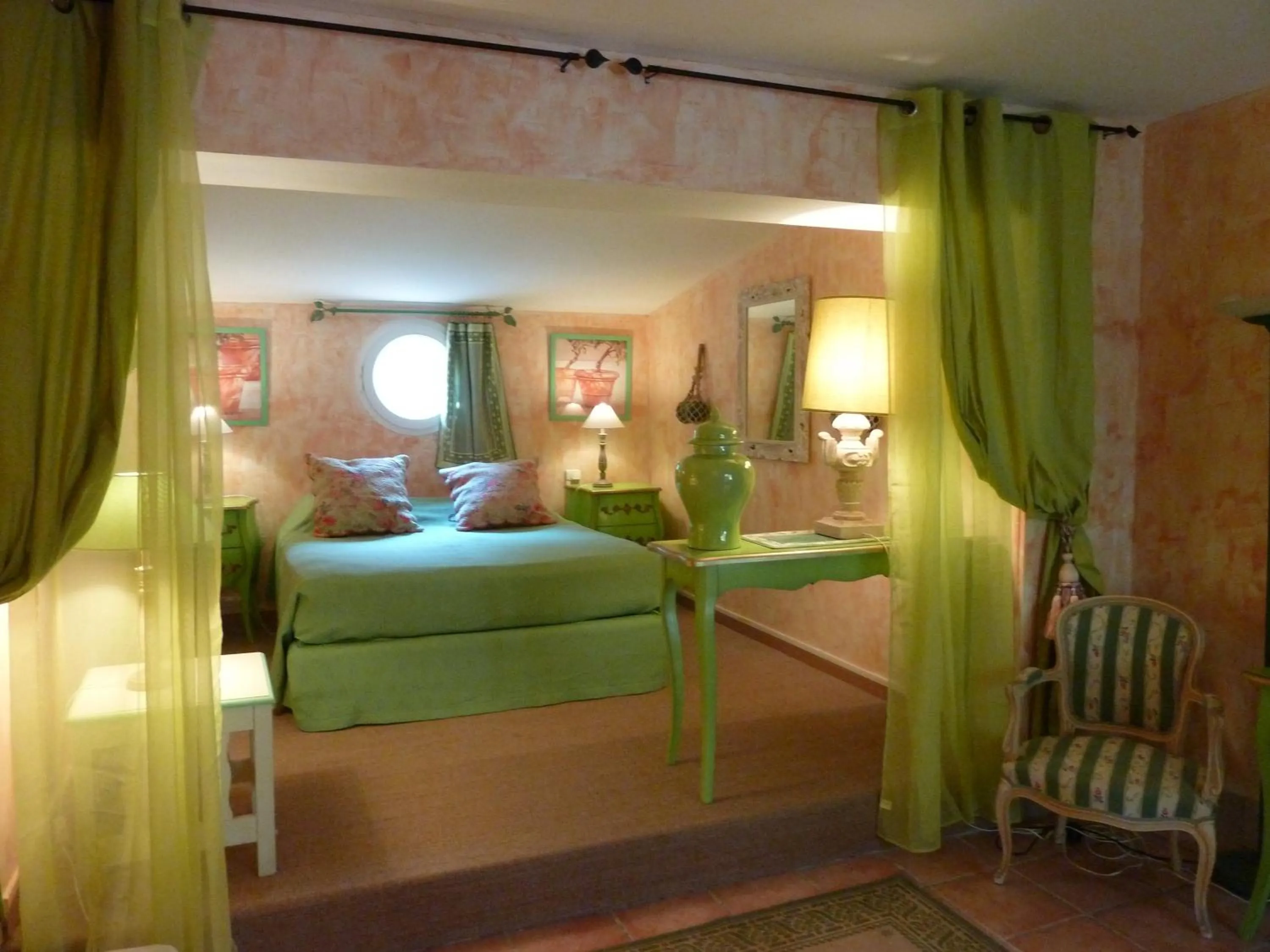 Bed in Mas de la Chapelle