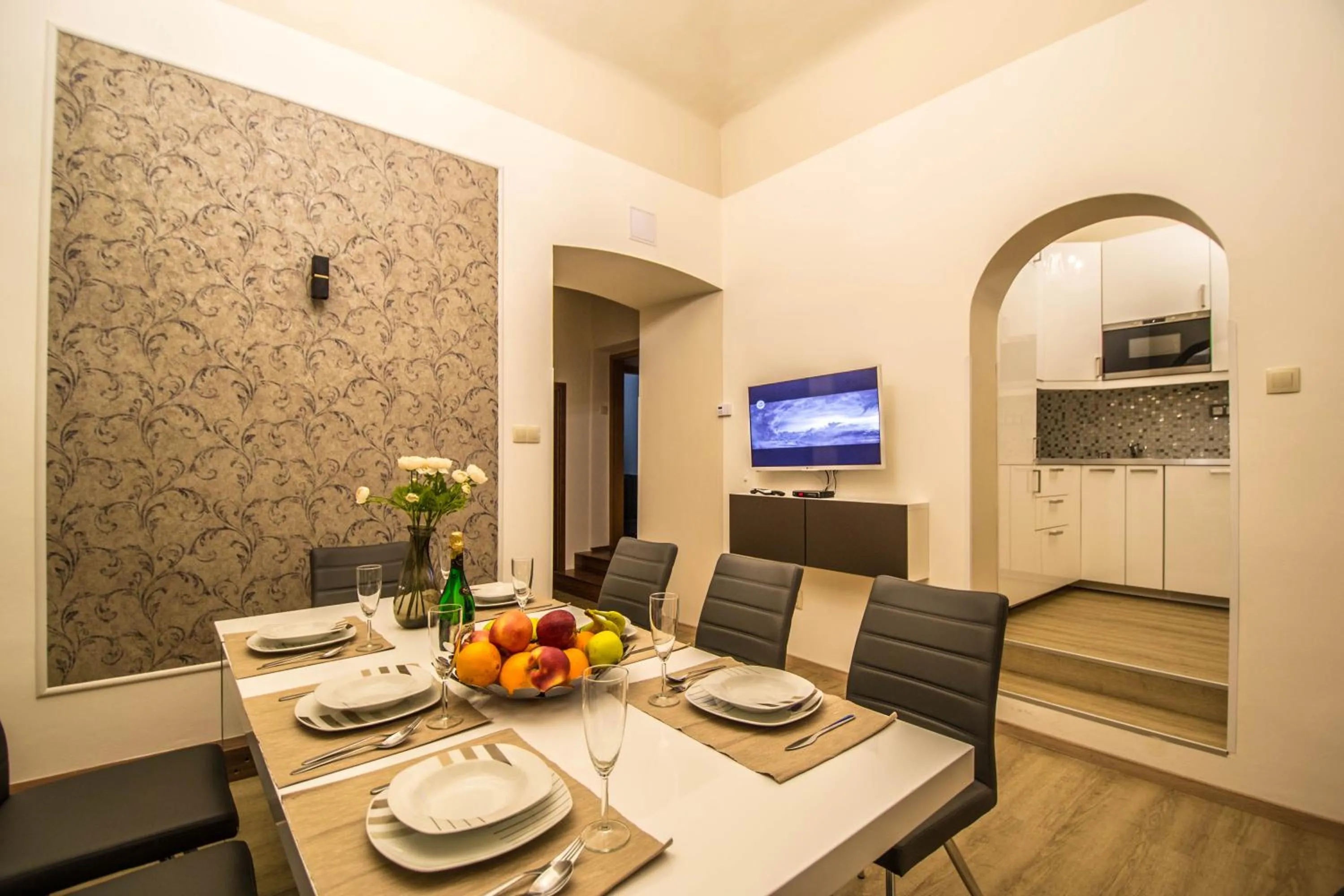 Dining area in 4BDR Historical Spirit Apt by Ruterra