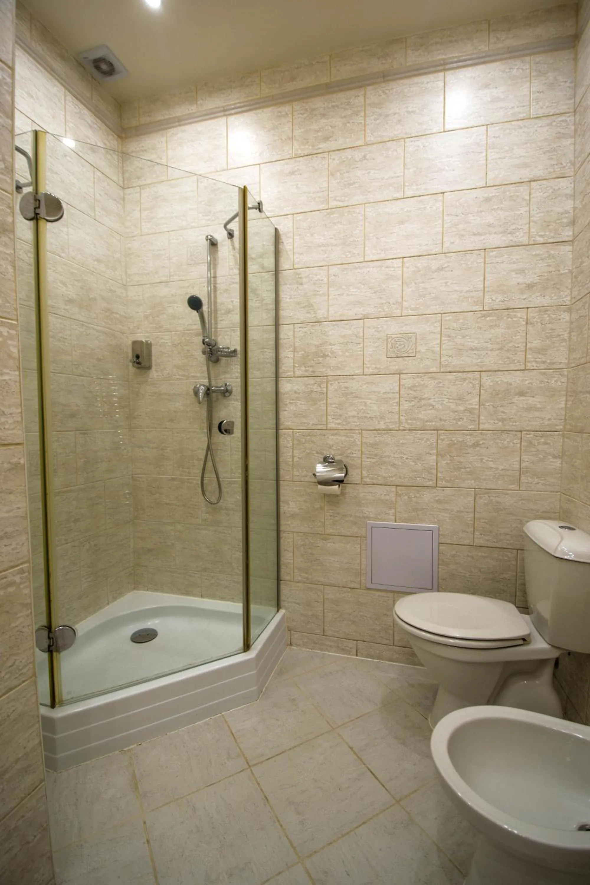 Bathroom in 4BDR Historical Spirit Apt by Ruterra