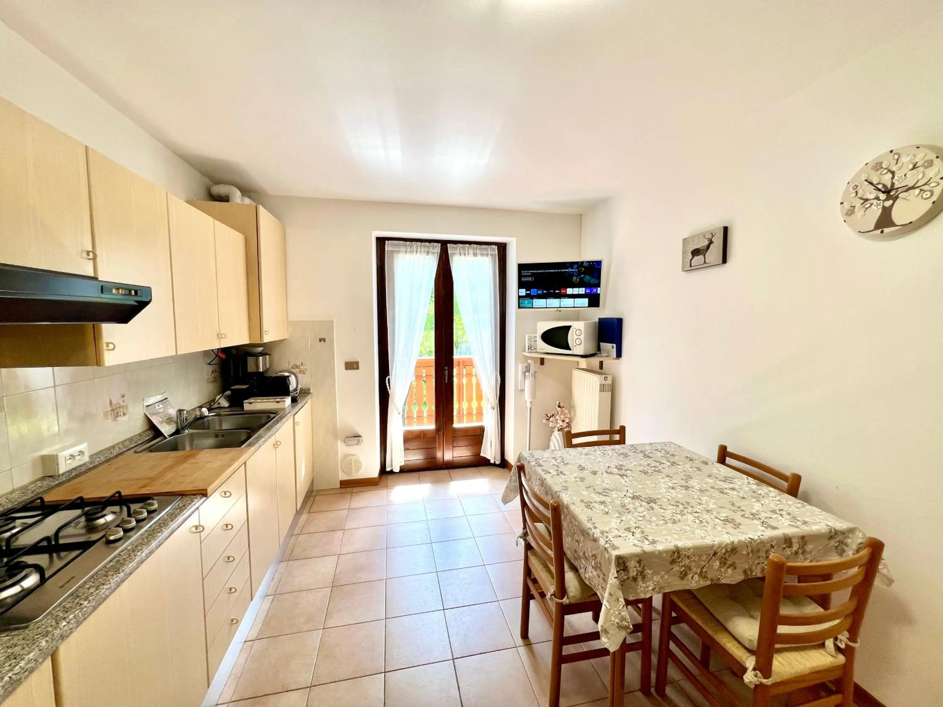 Kitchen or kitchenette in CROSINA HOLIDAY - Casa Lucia