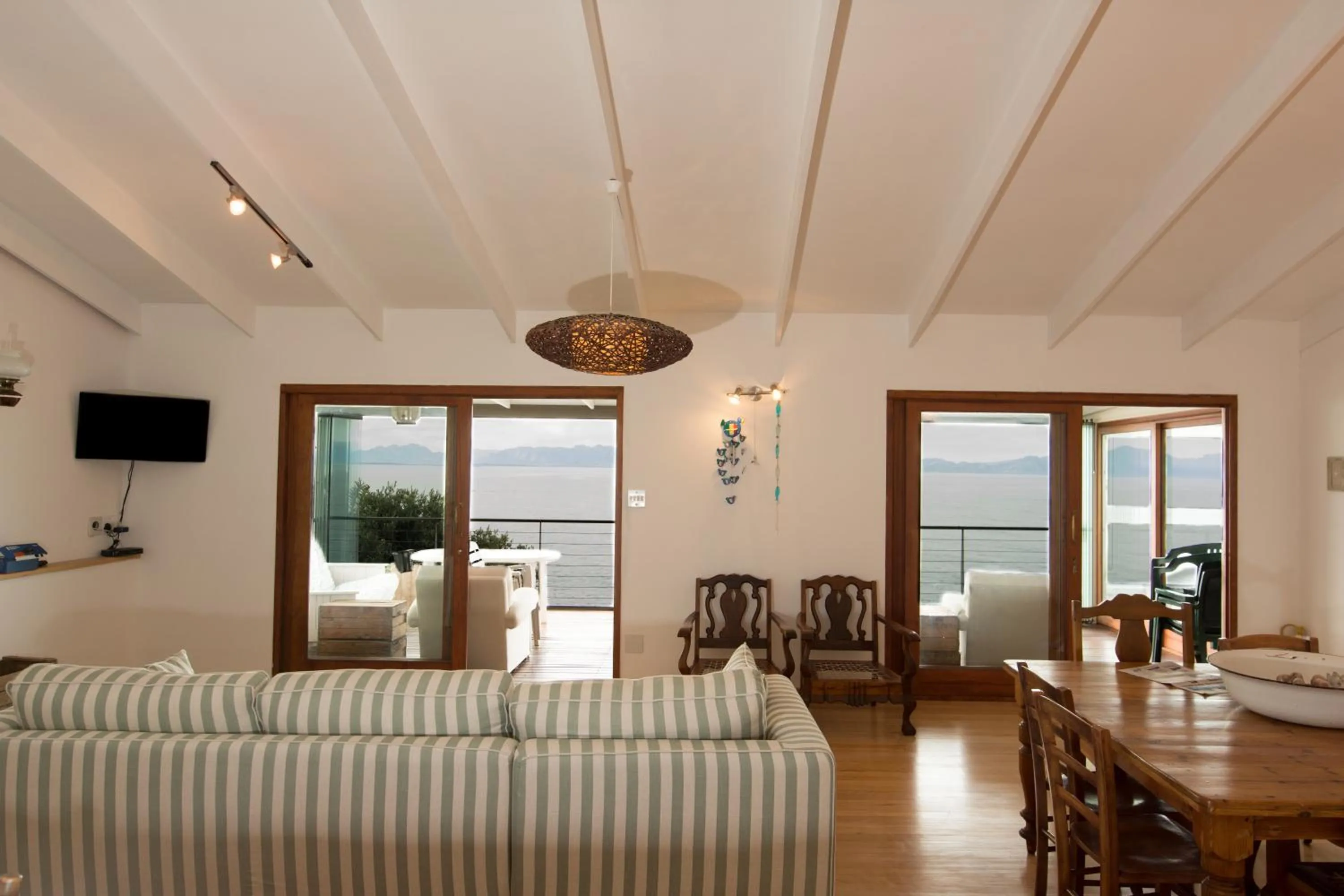 TV and multimedia in Quarterdeck Holiday Apartment