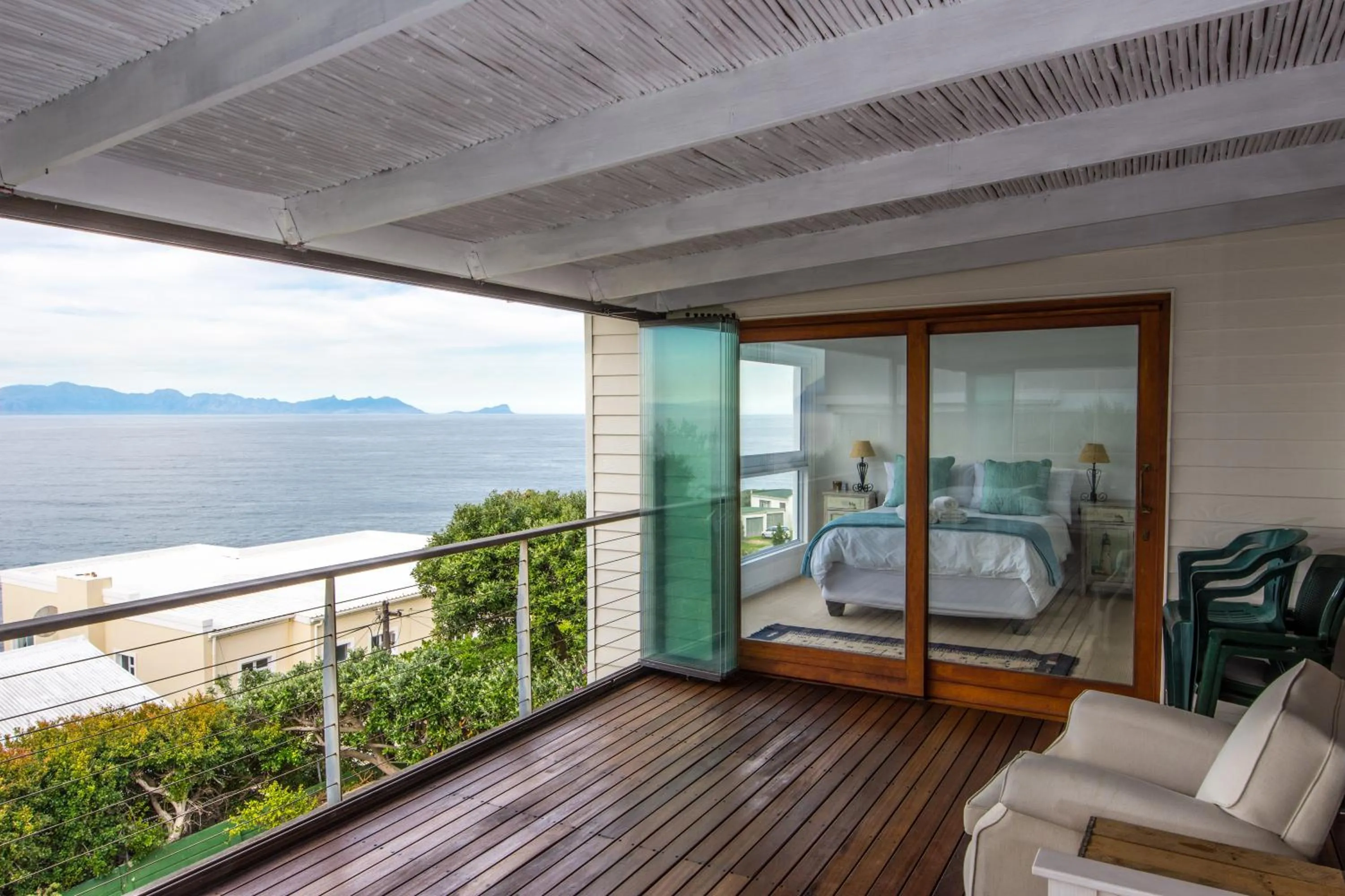 Property building, Bed in Quarterdeck Holiday Apartment
