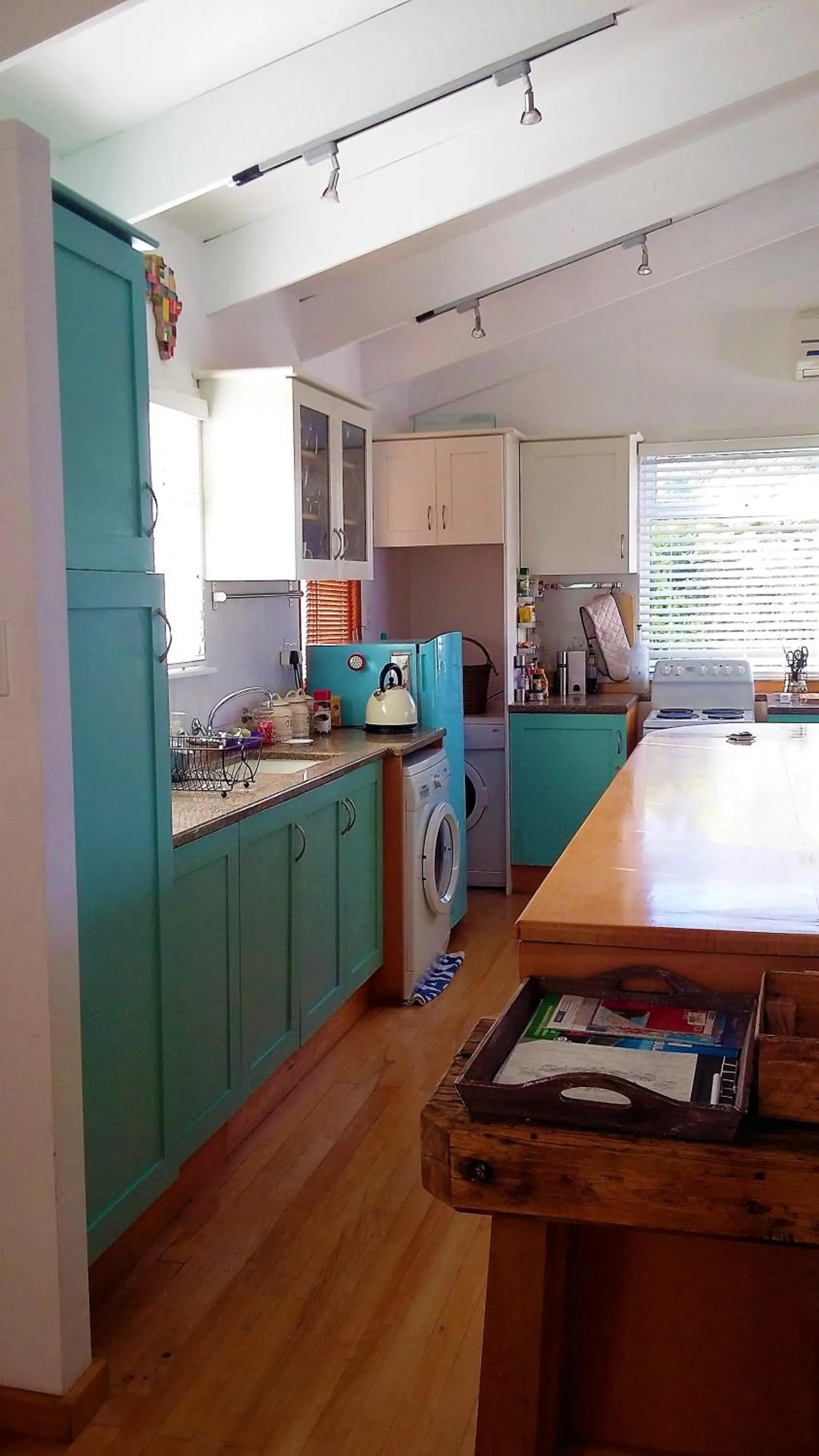 Kitchen or kitchenette in Quarterdeck Holiday Apartment