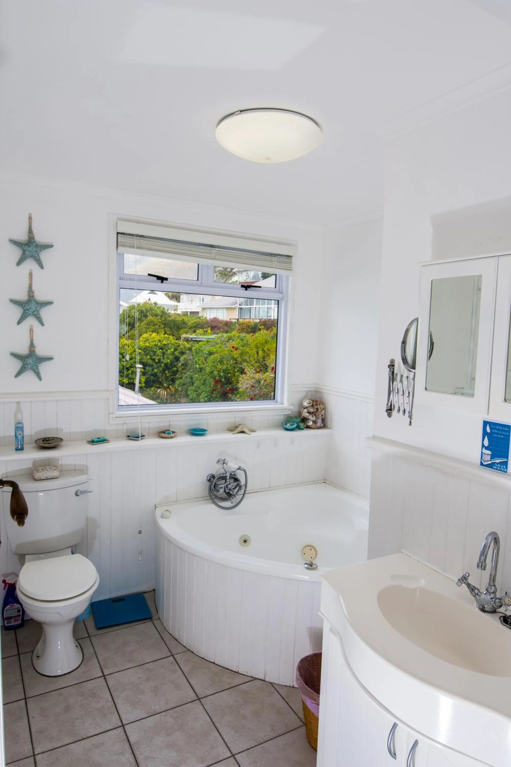 Bathroom in Quarterdeck Holiday Apartment