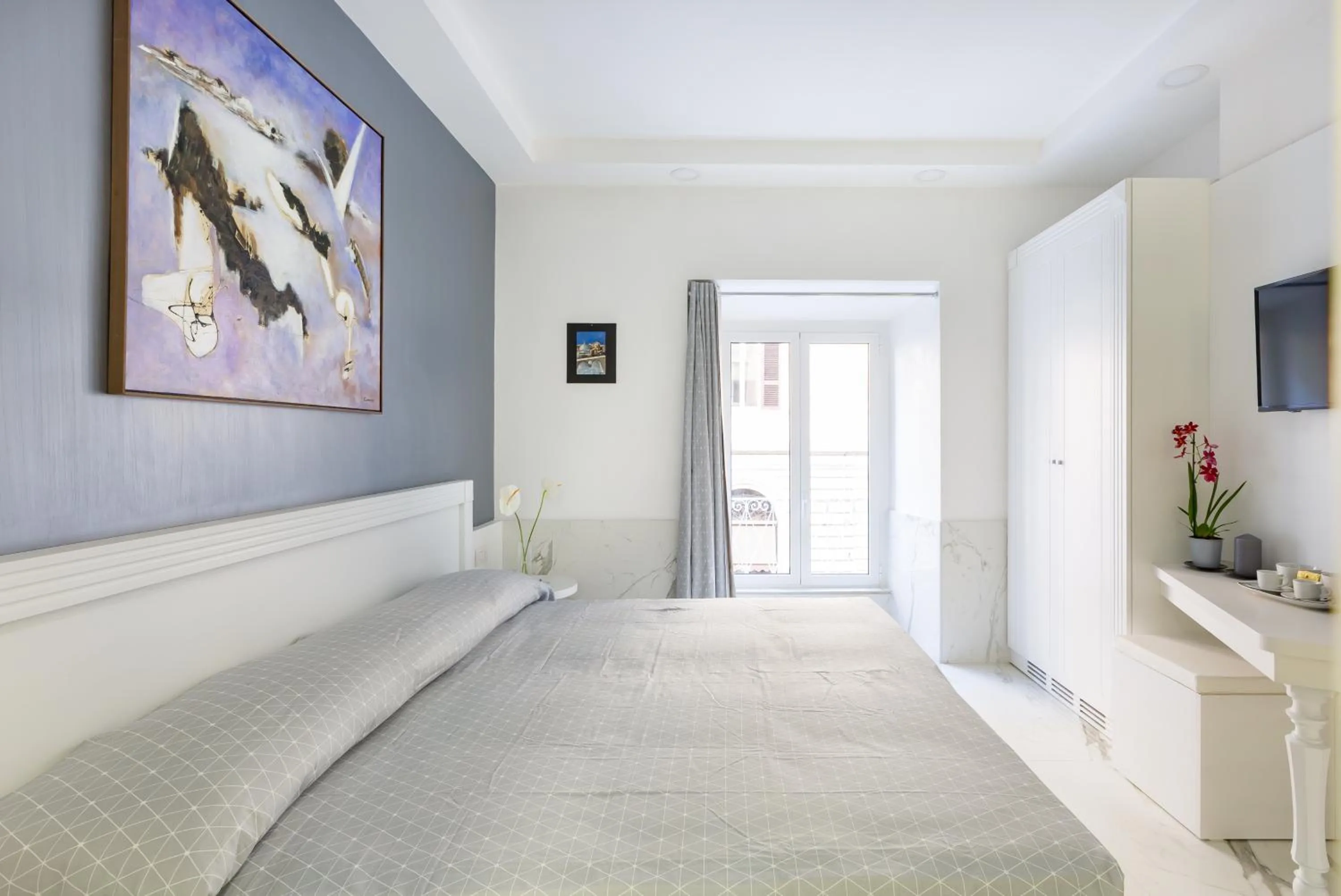 Photo of the whole room, Bed in Little Aurelius